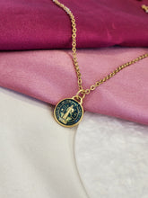 Cargar imagen en el visor de la galería, Collar san Benito verde #1
