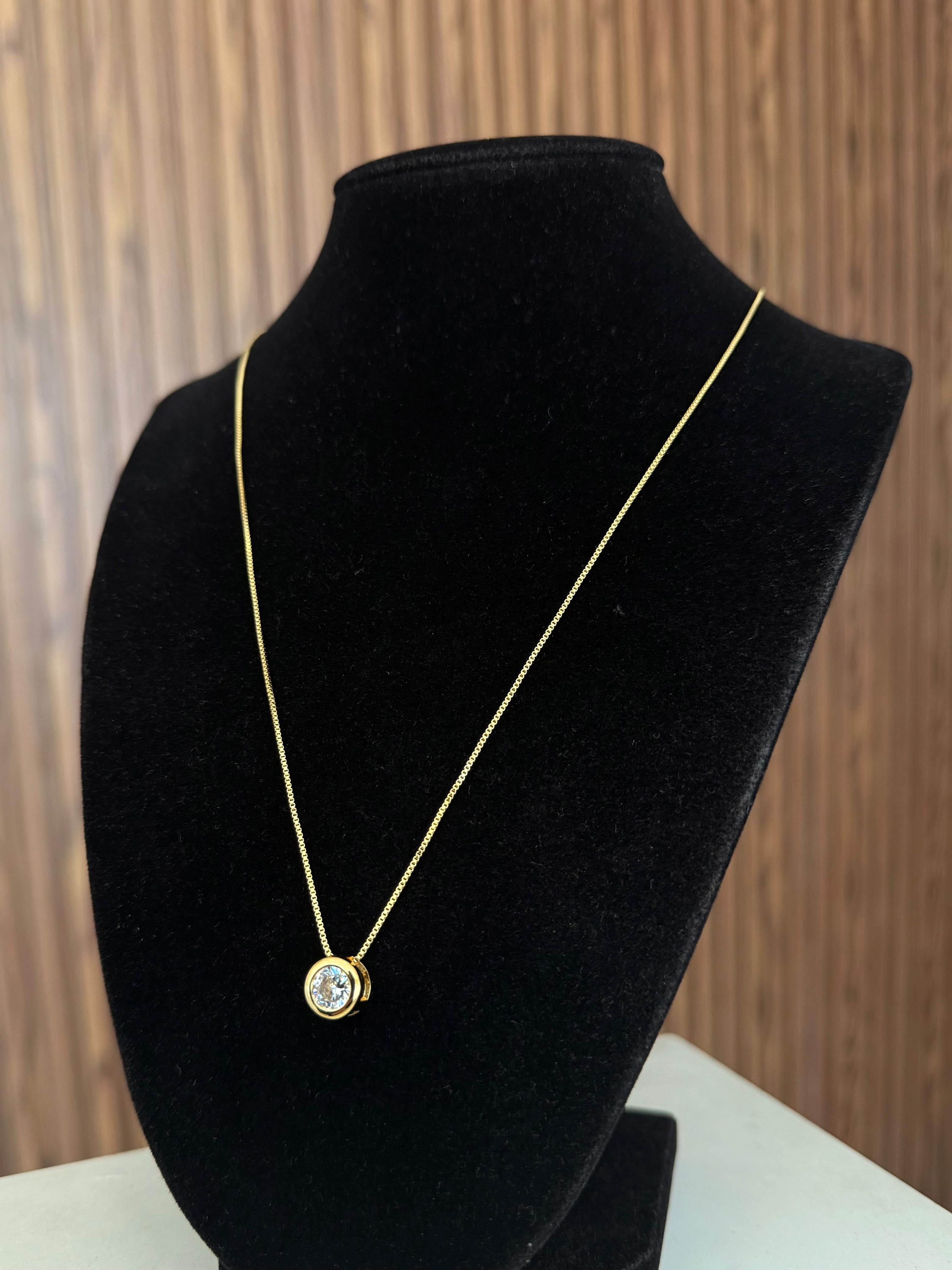 Collar circulo punto zirconia grande