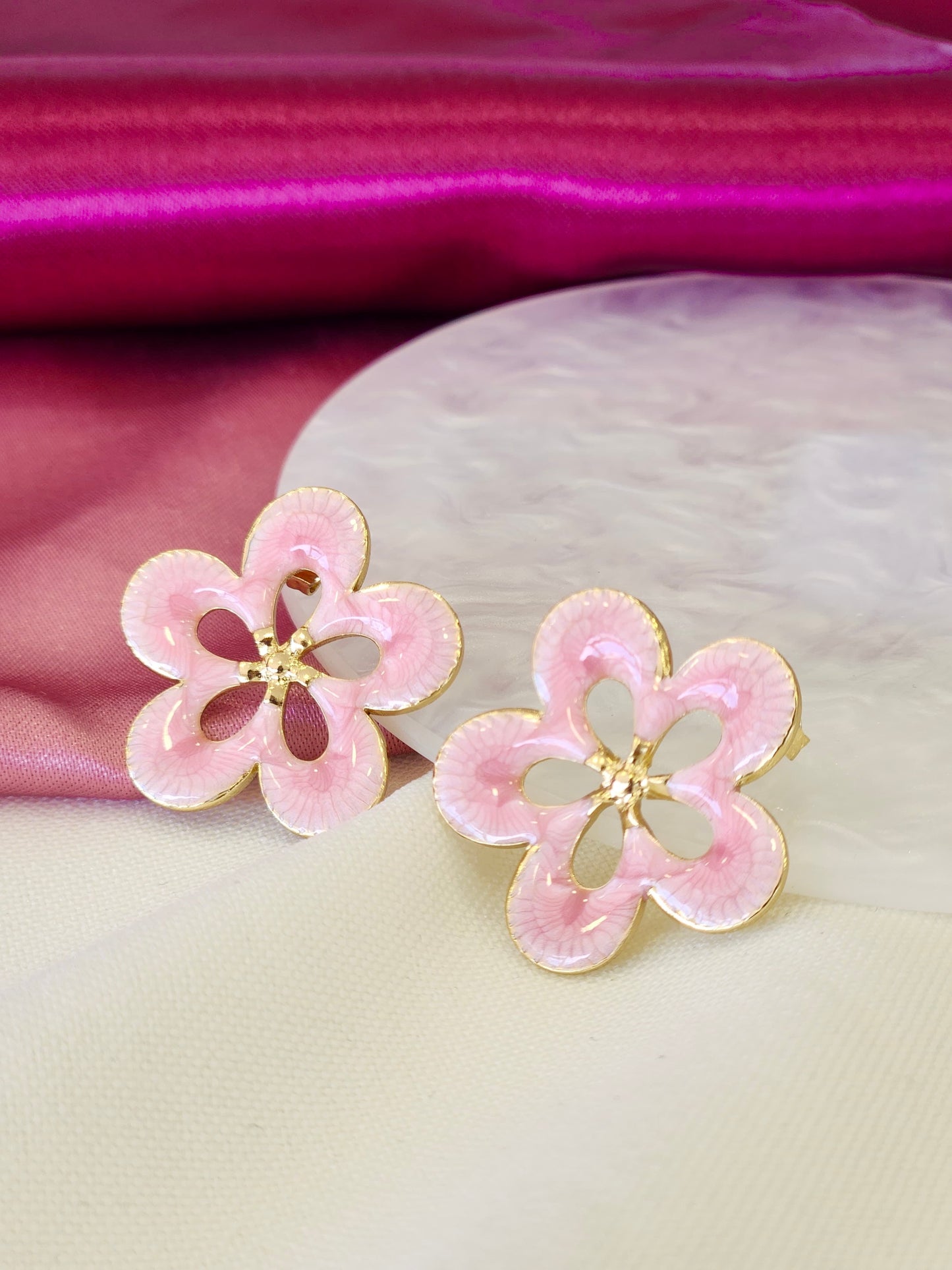 Aretes flor interna hueca