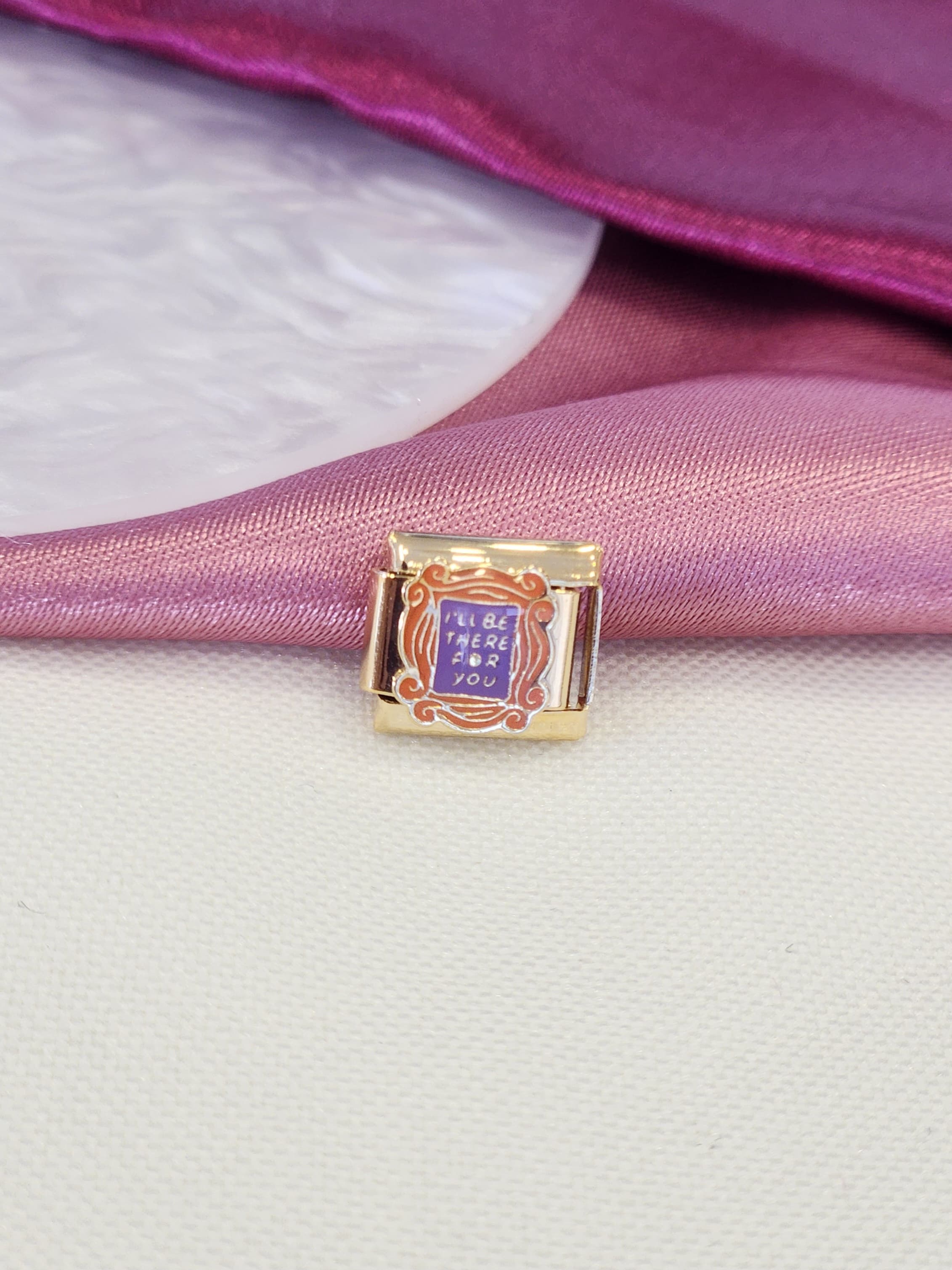 Charm friends dorado