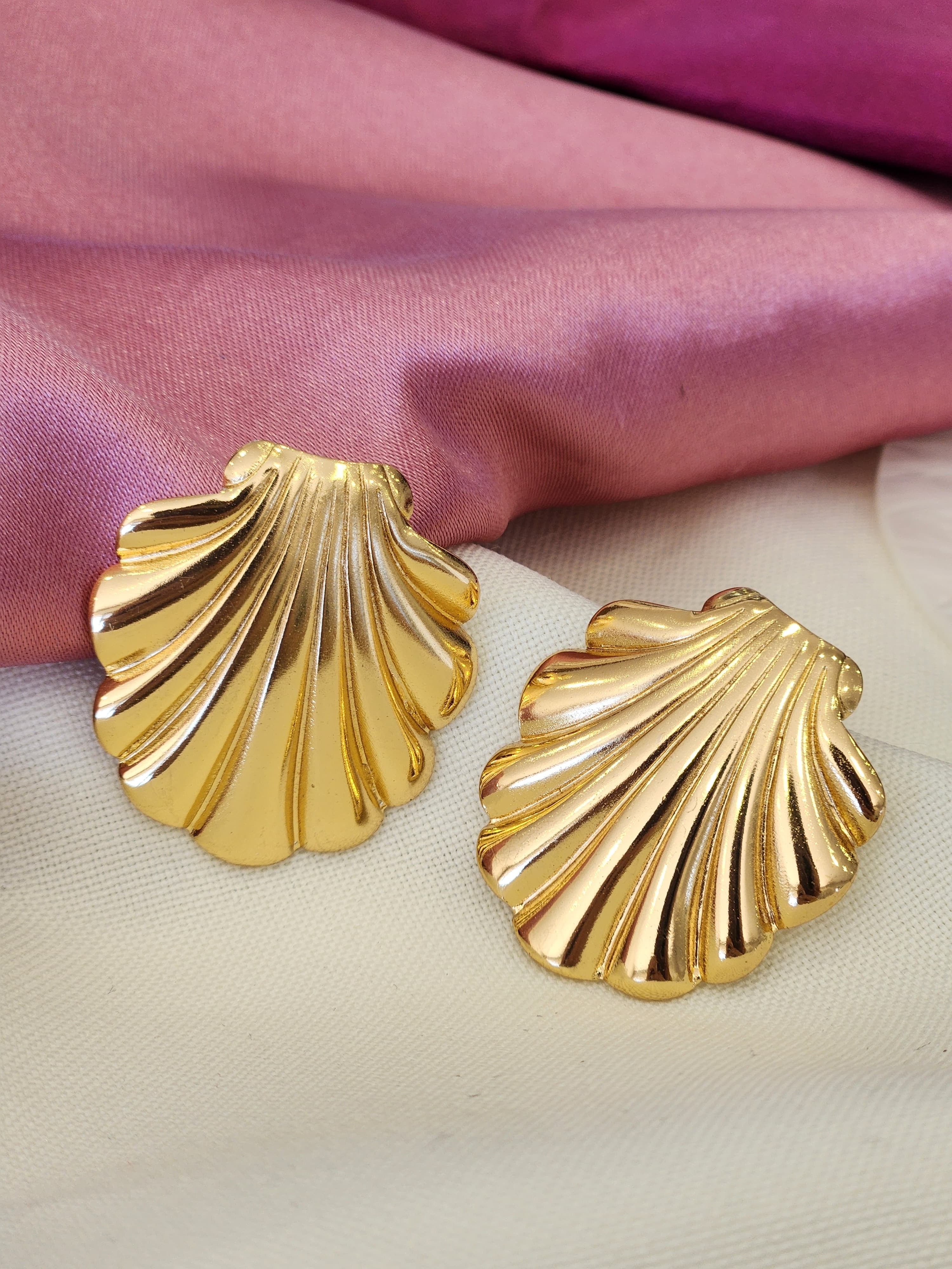 Aretes concha dorada #212