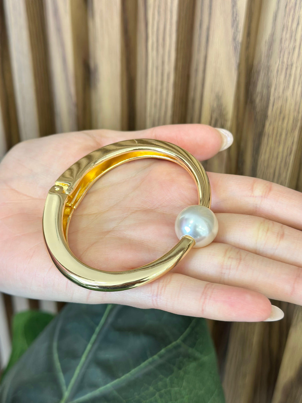 Pulsera rígido perla central