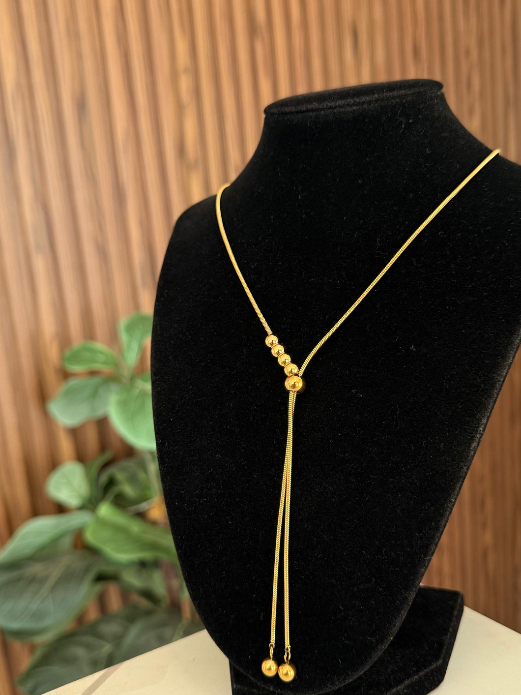 Collar 4 bolitas corbatin dorado #F26