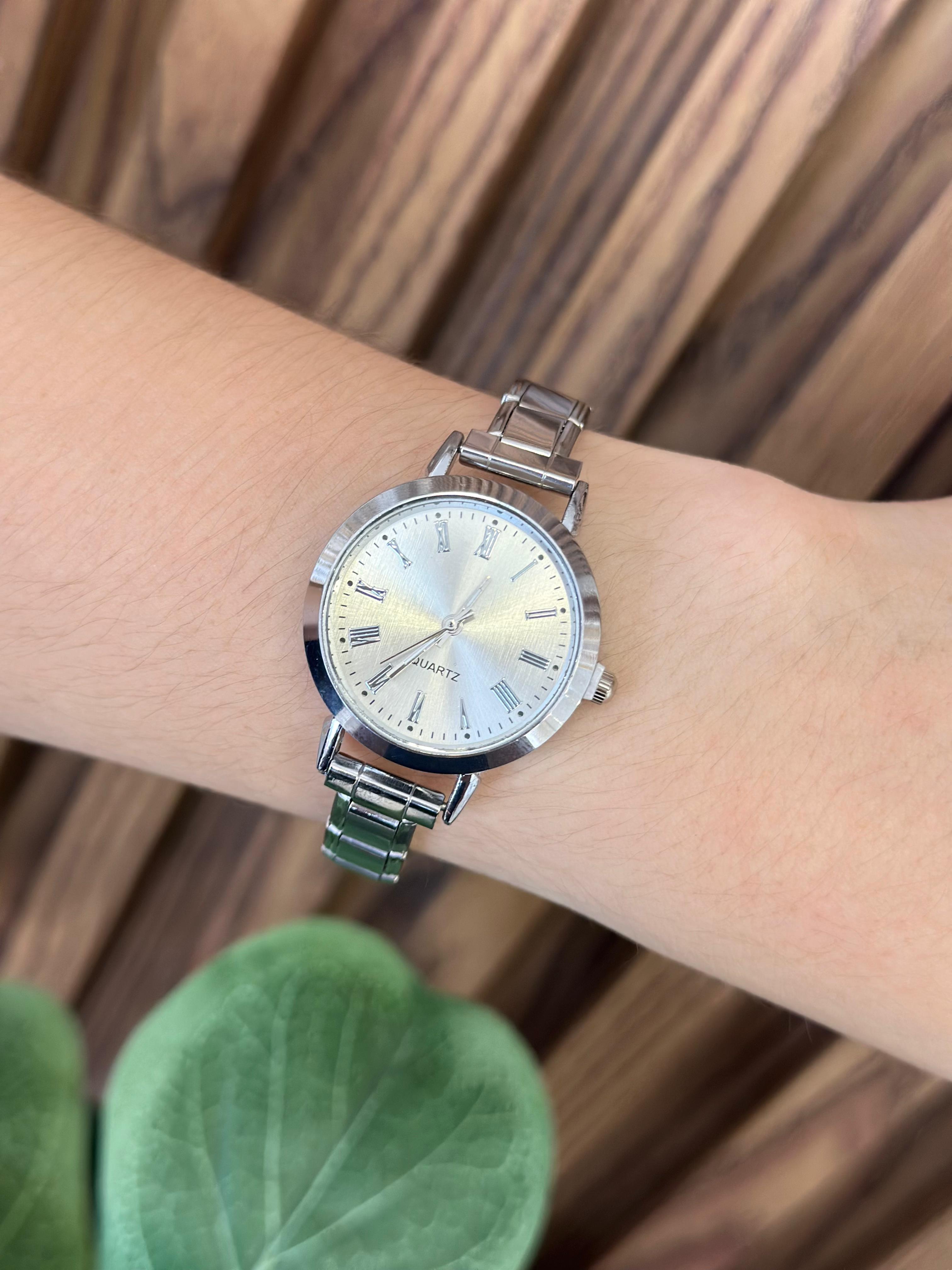 Reloj romanos redondo claro