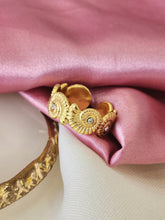 Cargar imagen en el visor de la galería, Anillo caracoles zirconia #73
