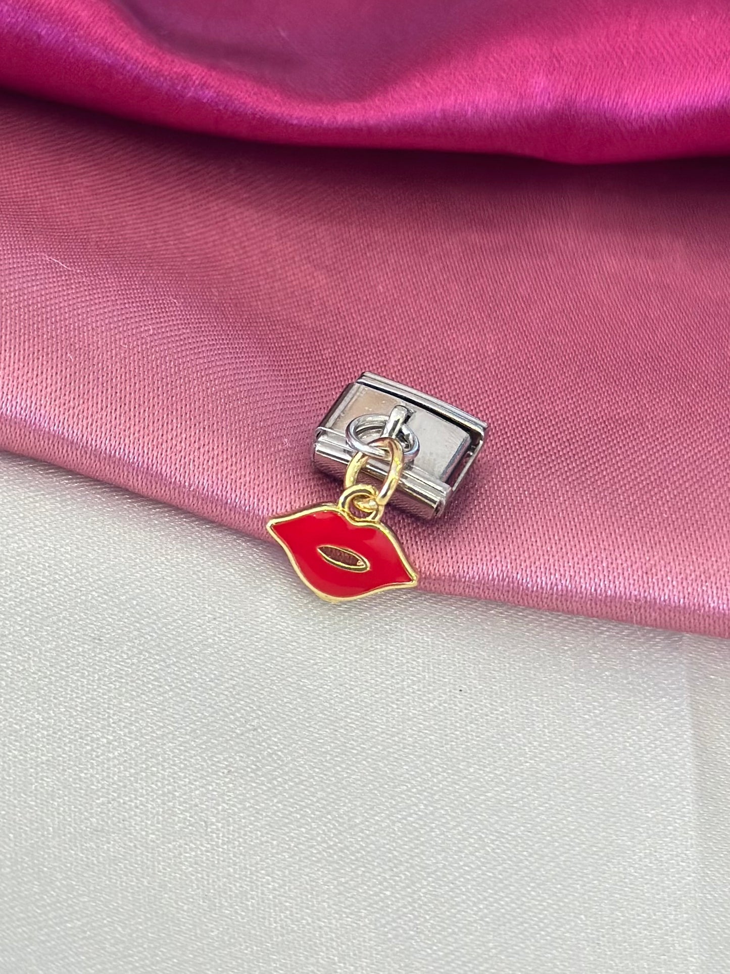 Labios rojos Charm #3