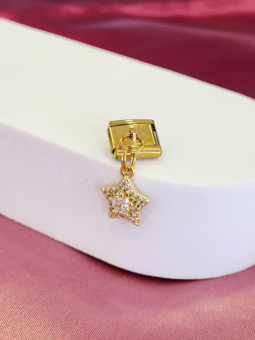 Charm estrella dorada zirconia #10