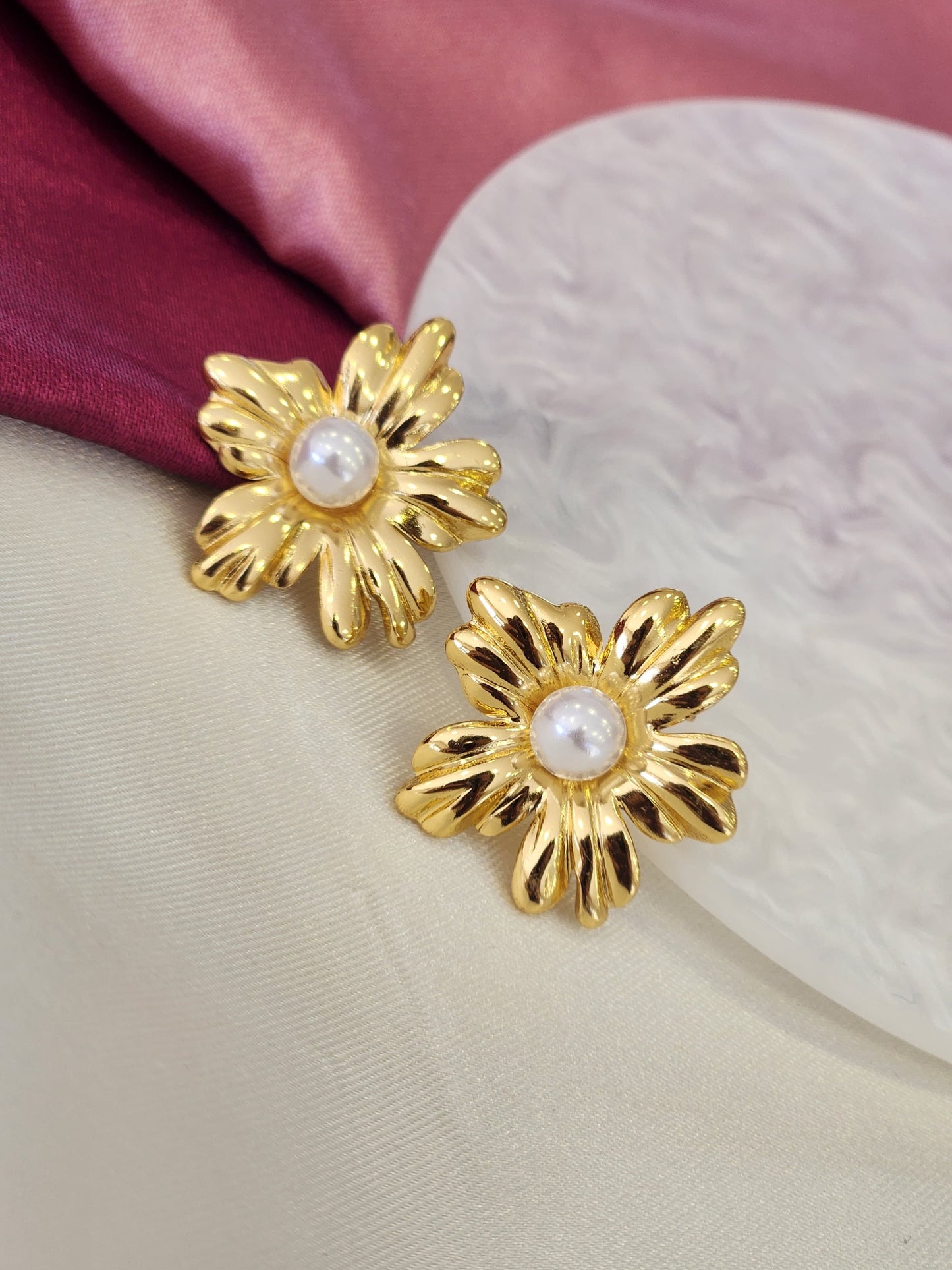 Aretes flor hawaiana perla irregular #E0.2