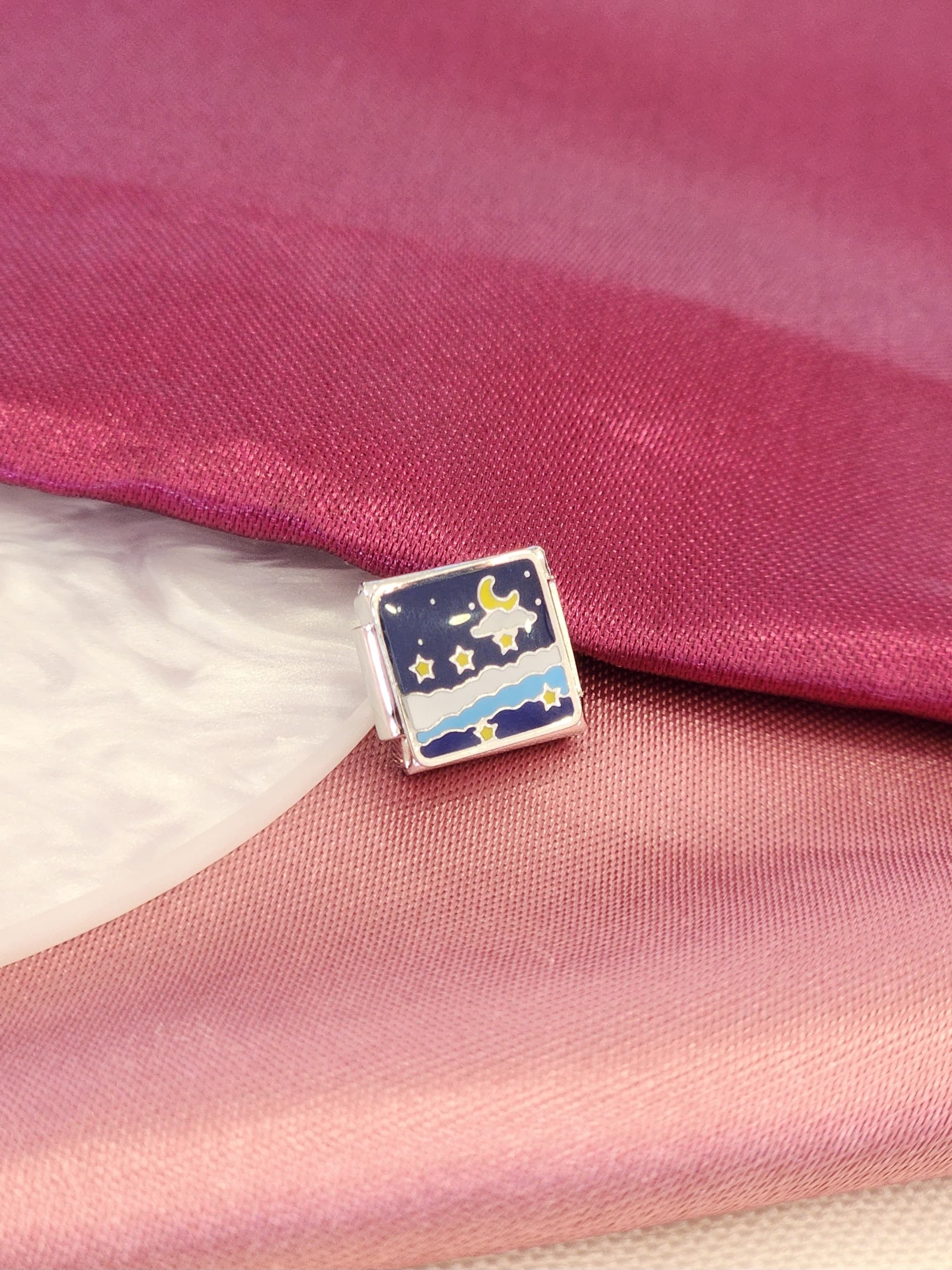 Charm luna estrellas y nubes