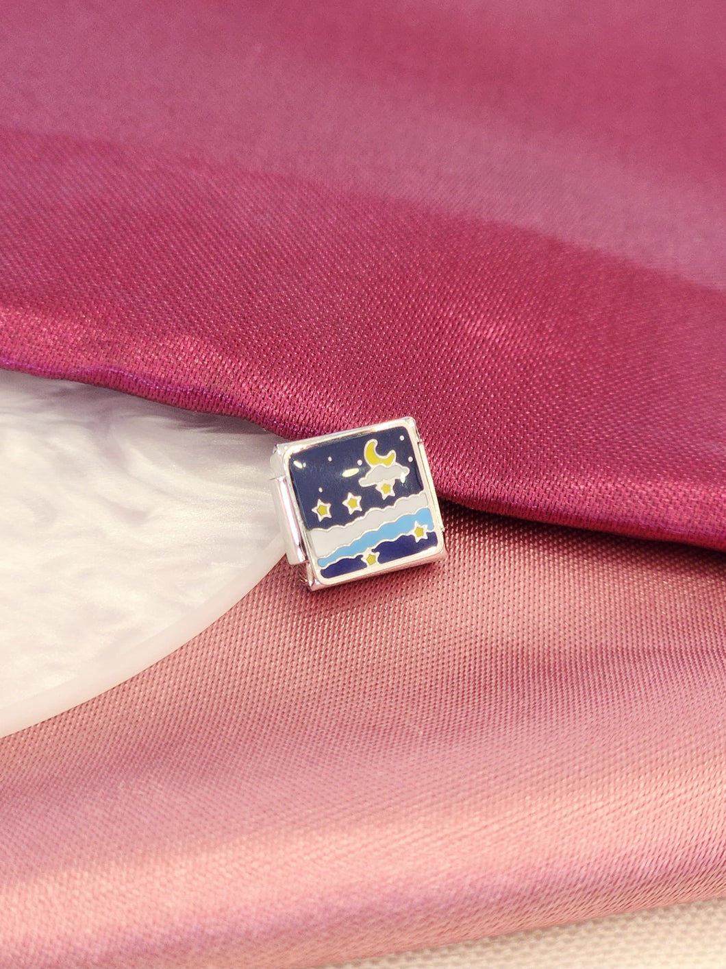 Charm luna estrellas y nubes