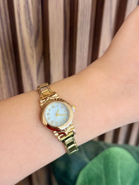 Reloj dorado redondo chico numeros F8