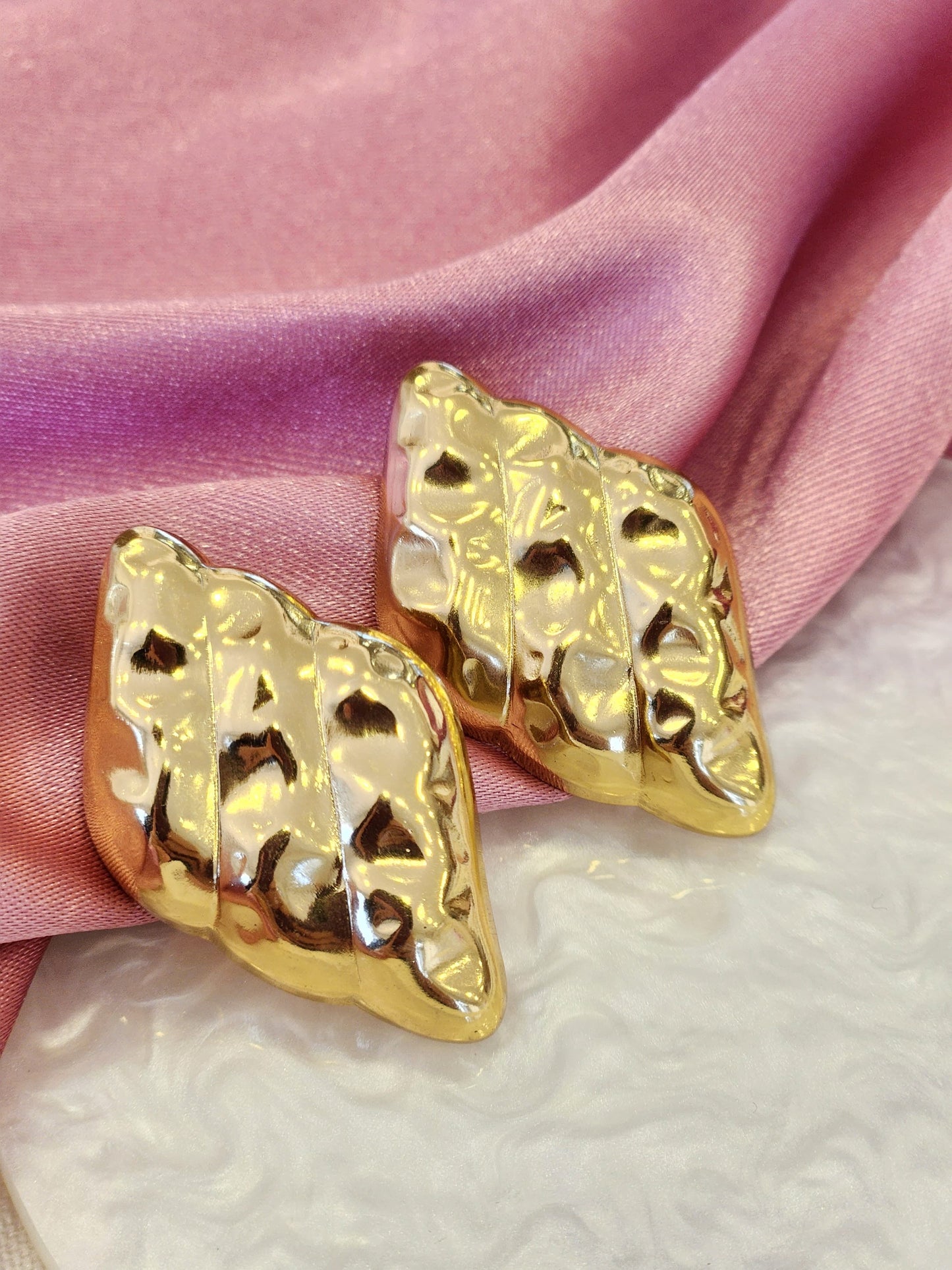 Aretes rombo tres lineas martillados #G44