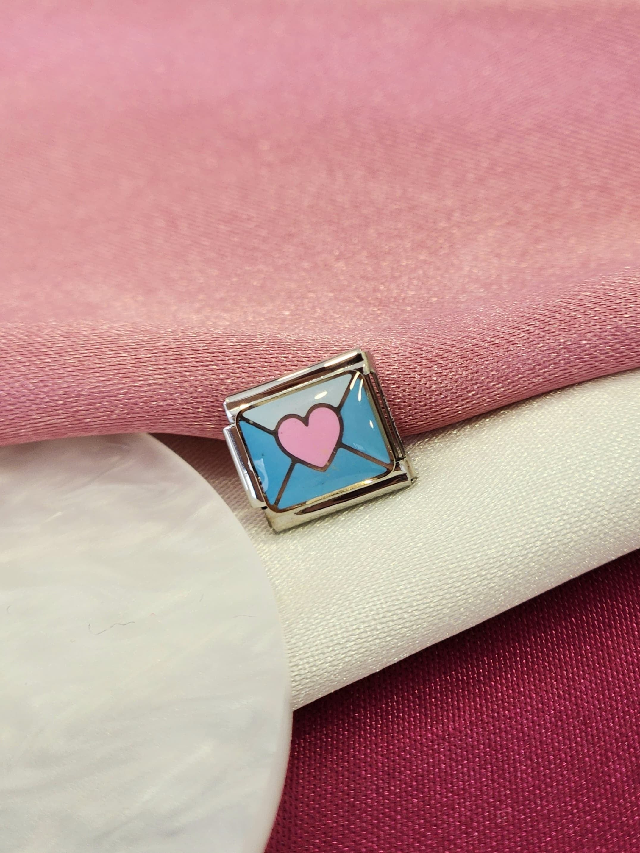 Charm corazon email