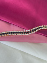 Cargar imagen en el visor de la galería, Pulsera dorada triple zirconia negro/cristal #C140

