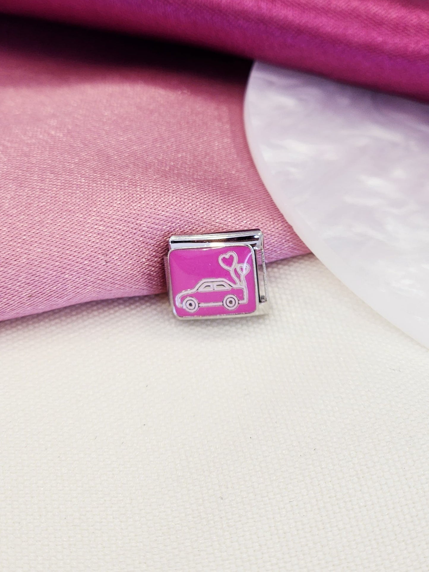Charm carro rosa corazon #12