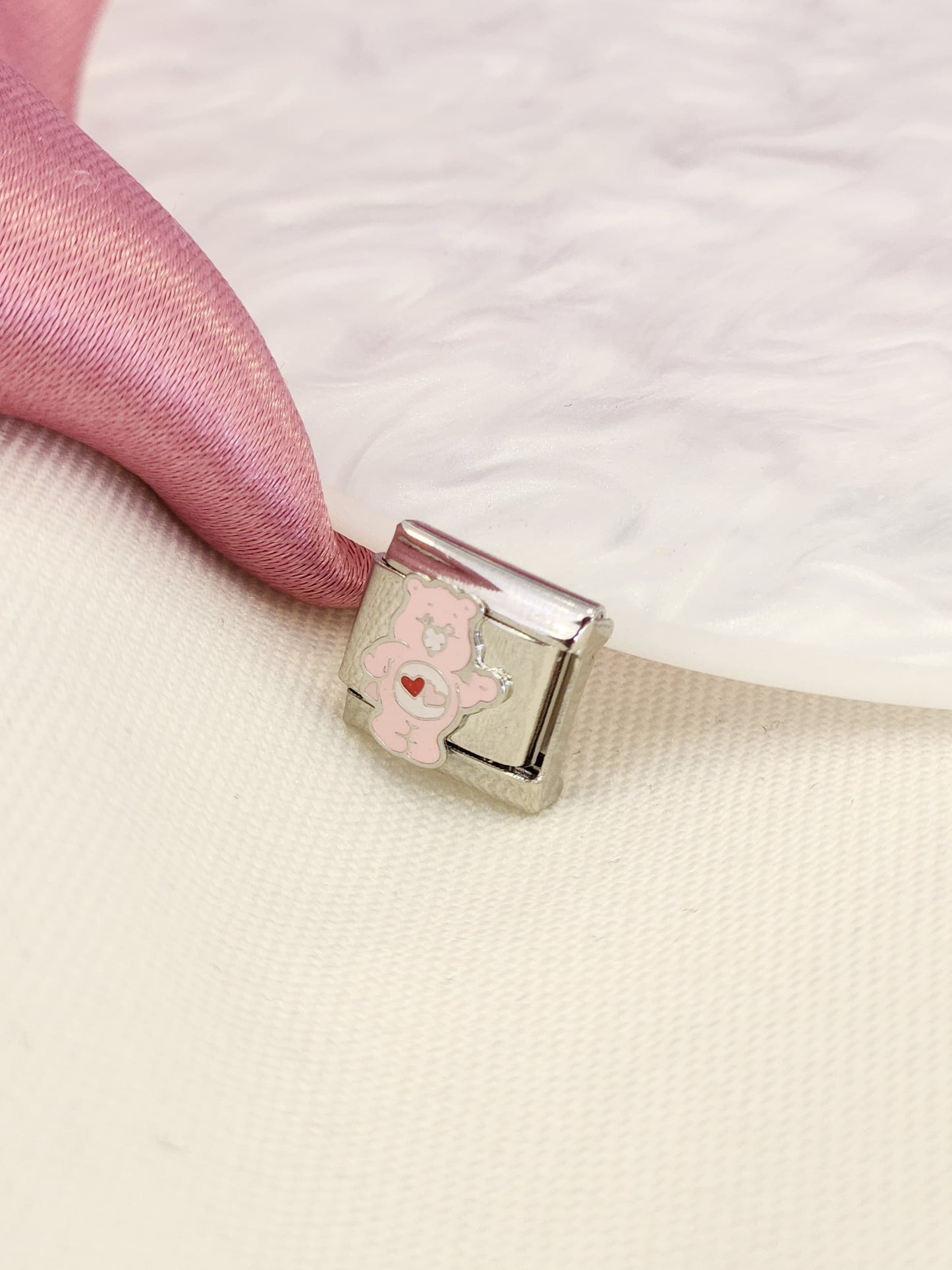 Charm oso cariñoso rosa