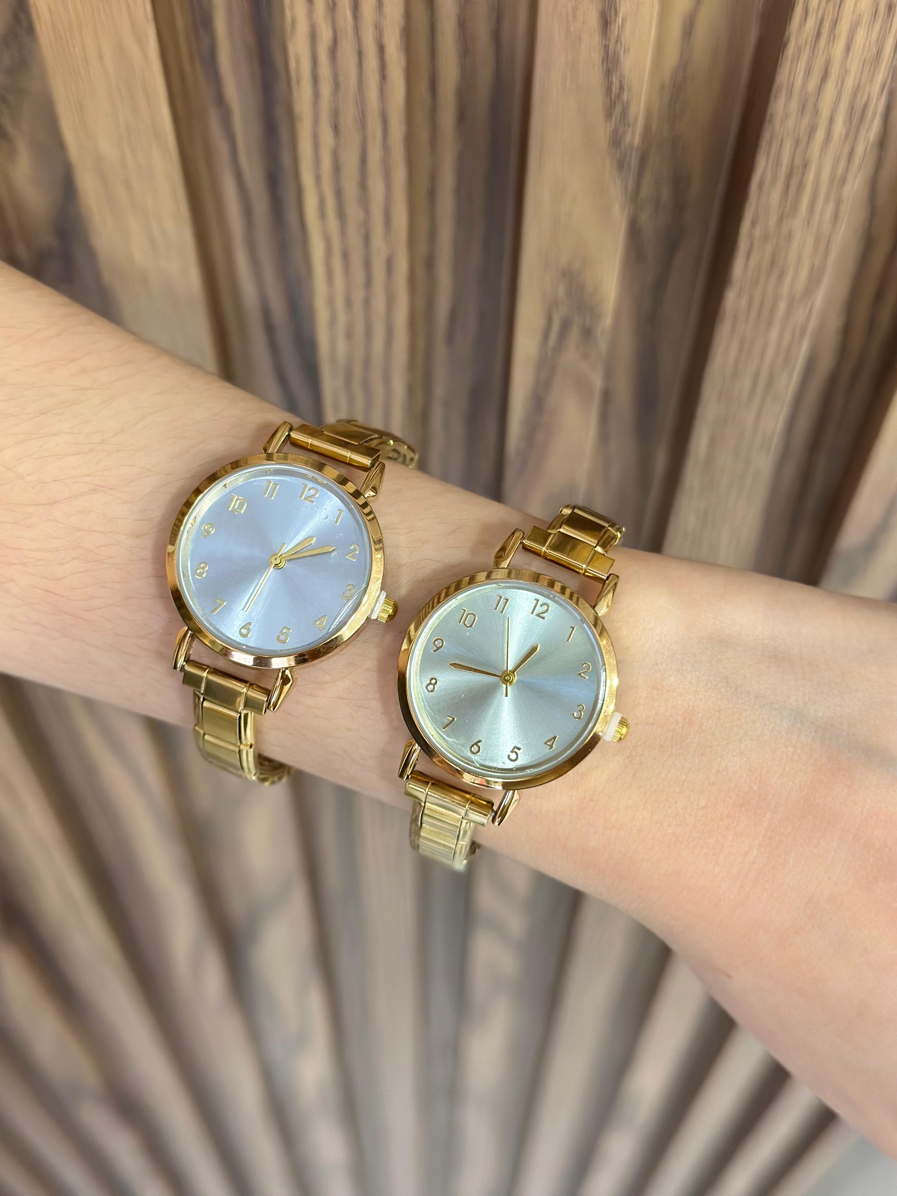 Reloj numeros dorado