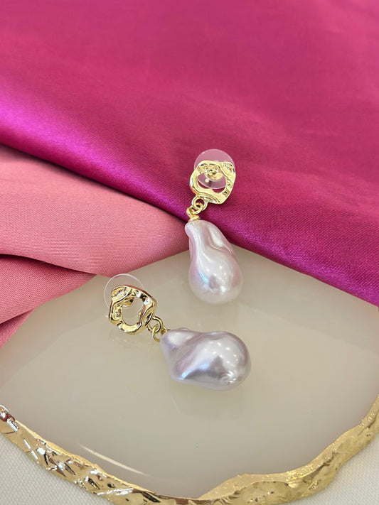 Aretes perla irregular colgante # 1.7
