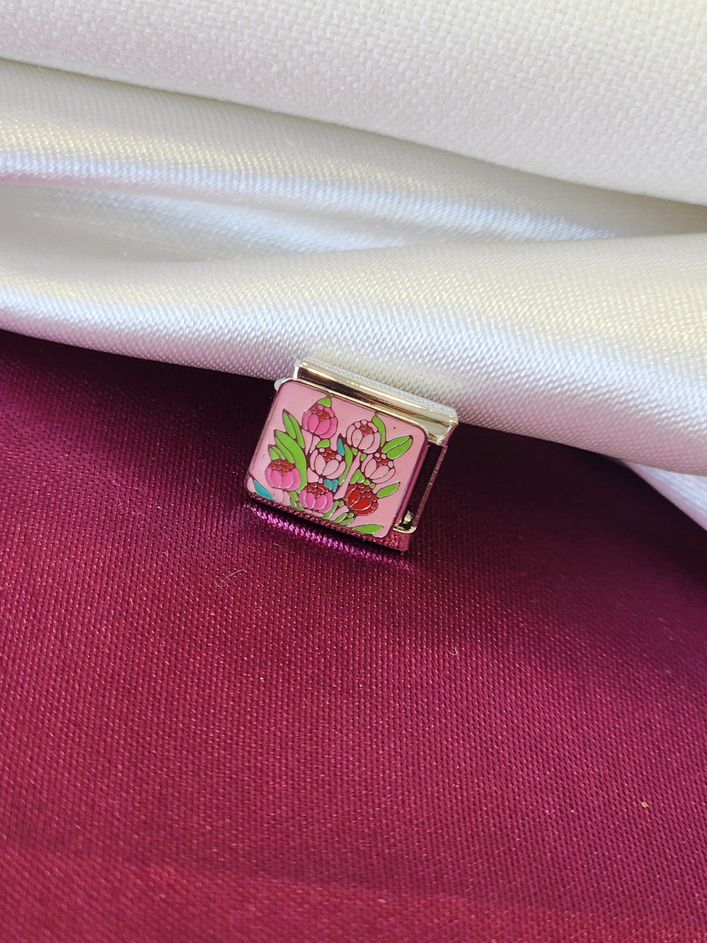 Charm flores fondo rosa #2