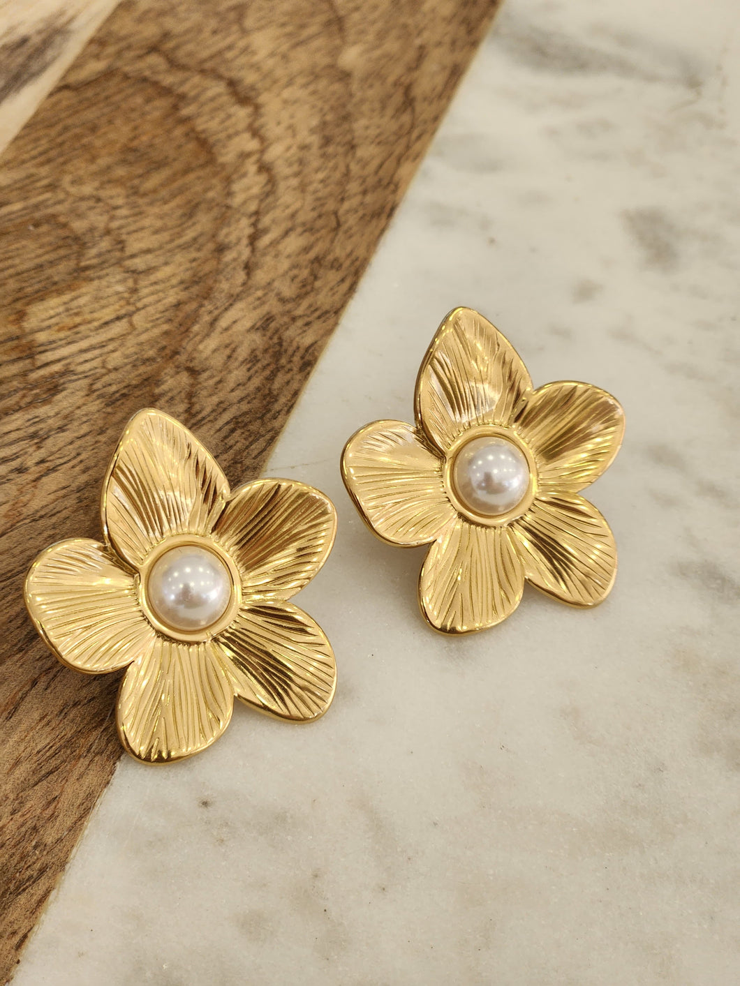 Aretes flor perla lineas #B4.1