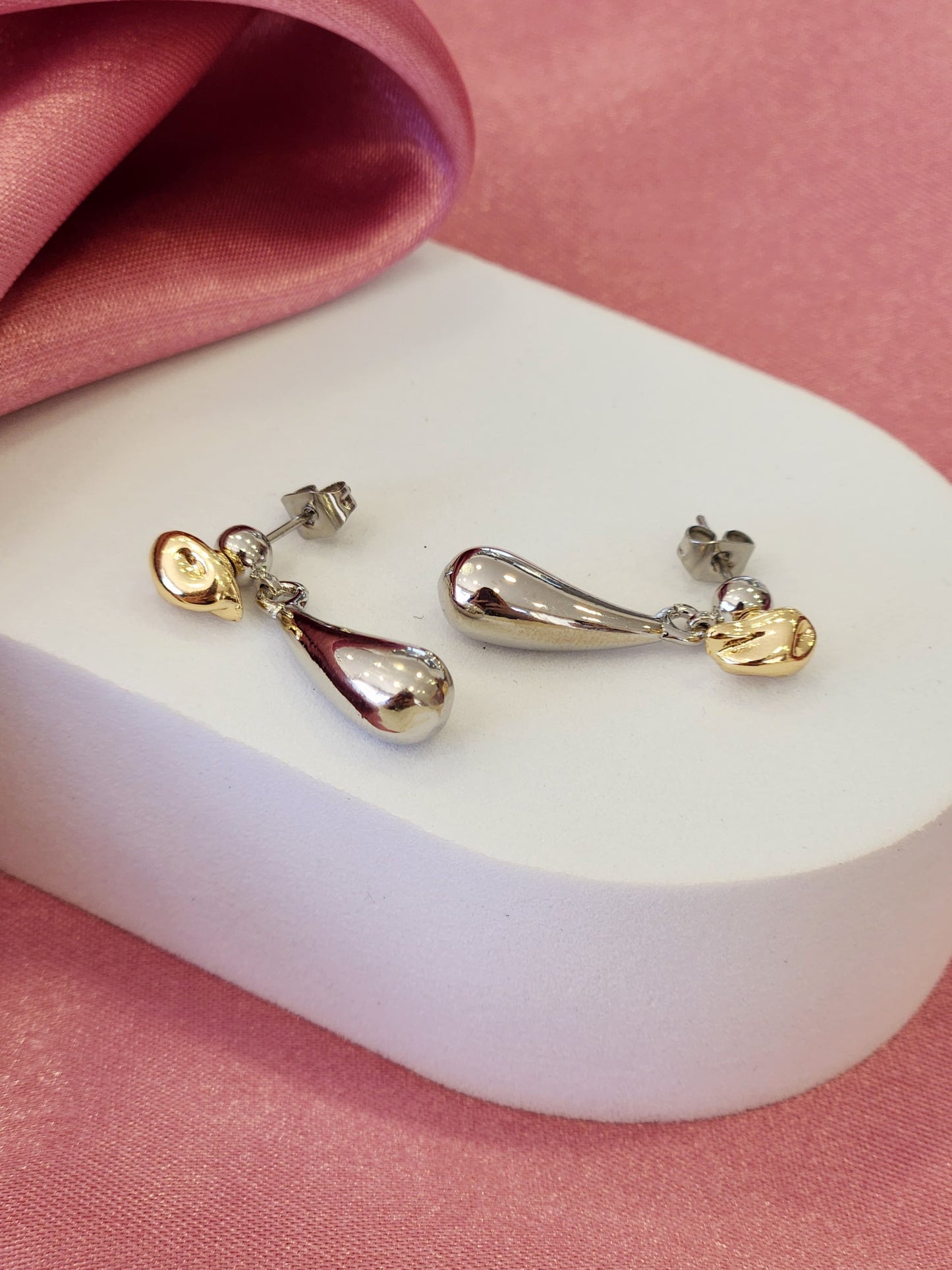Aretes bicolor roca y gota alargada #K69