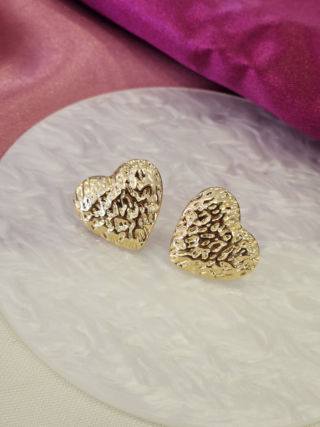 Aretes corazon martillado #G24