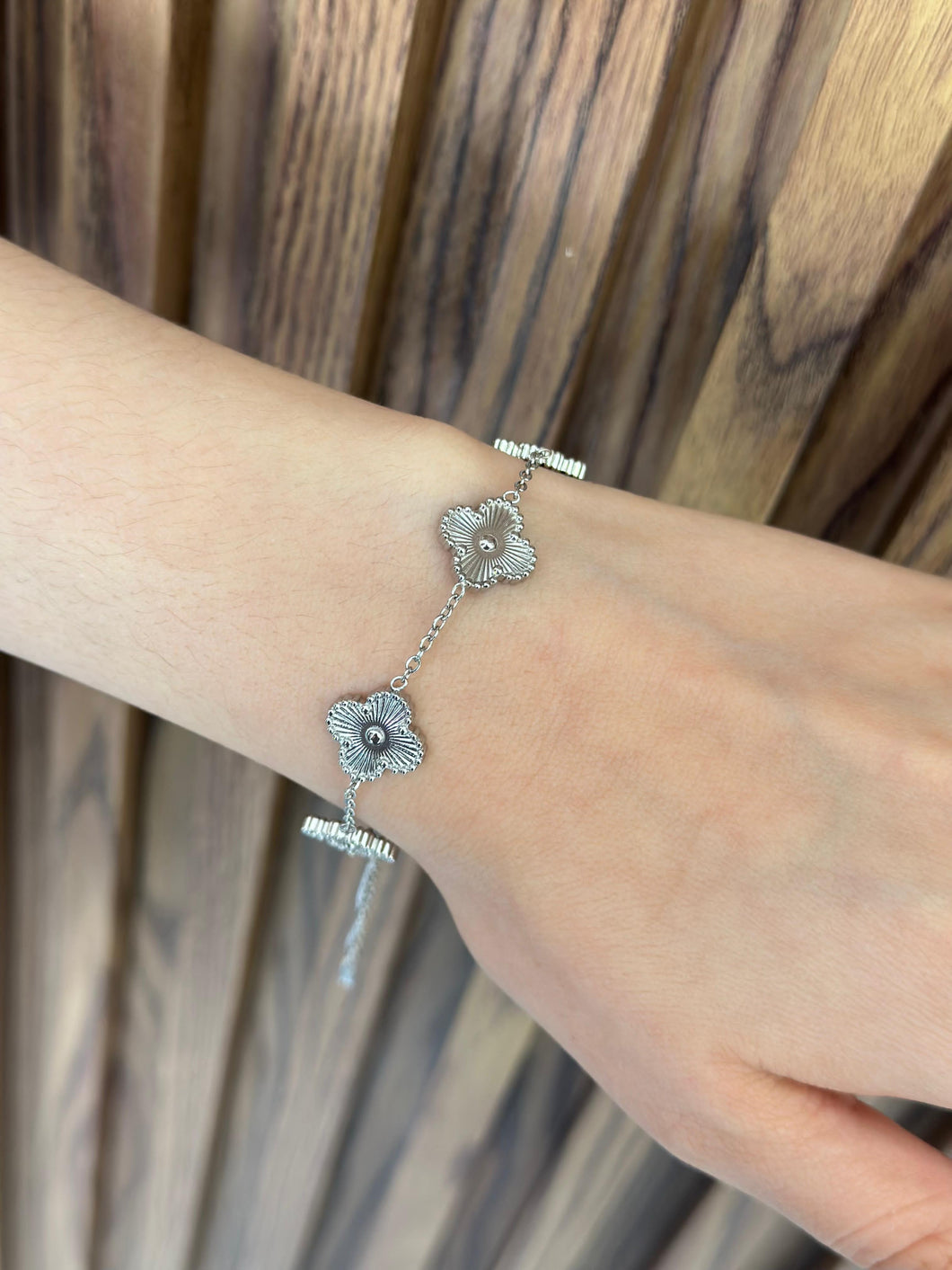 Pulsera plateada trebol #A23