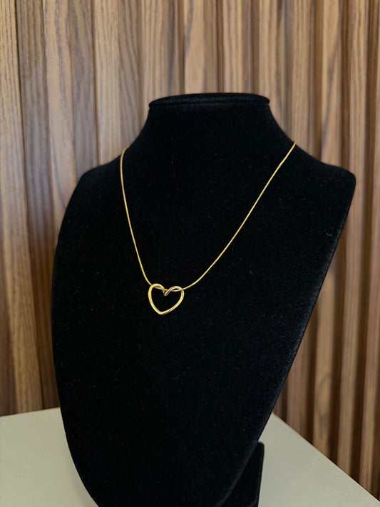 Collar corazon hueco entrelazado #K52