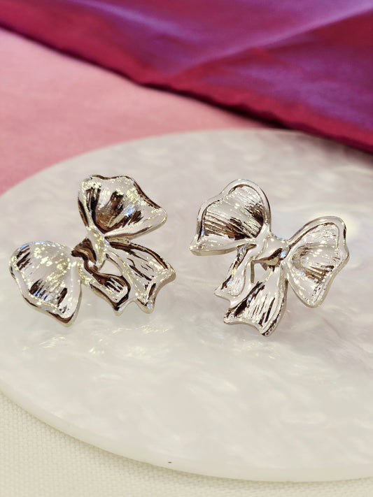 Aretes moños plateados #L29