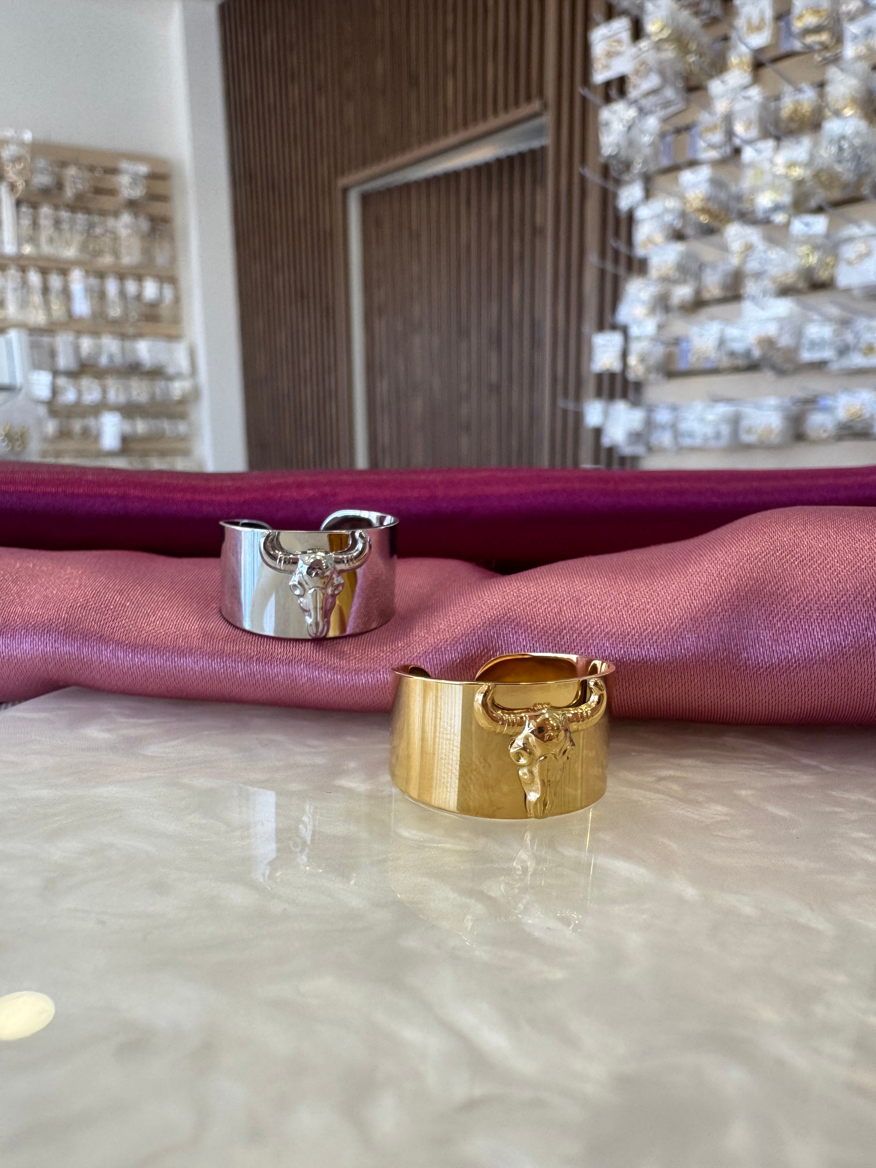 Anillo cabeza de toro liso