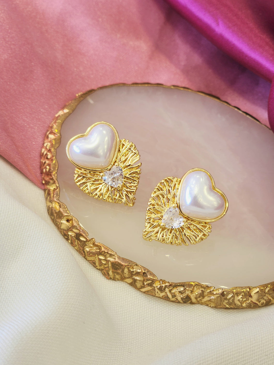 Aretes corazon textura perla con zirconia #E20