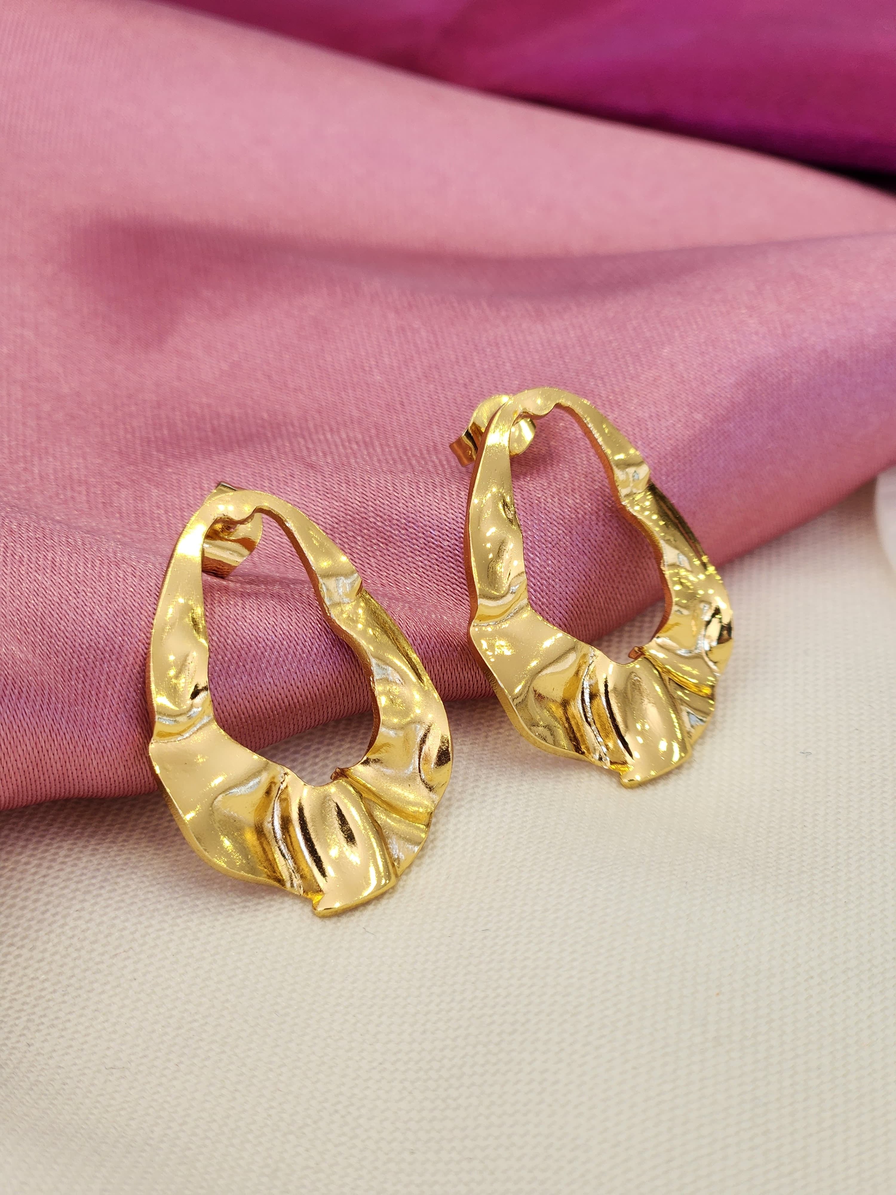 Aretes ovalo irregular dorado #K7