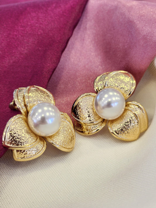 Aretes flor petalos perla #K92