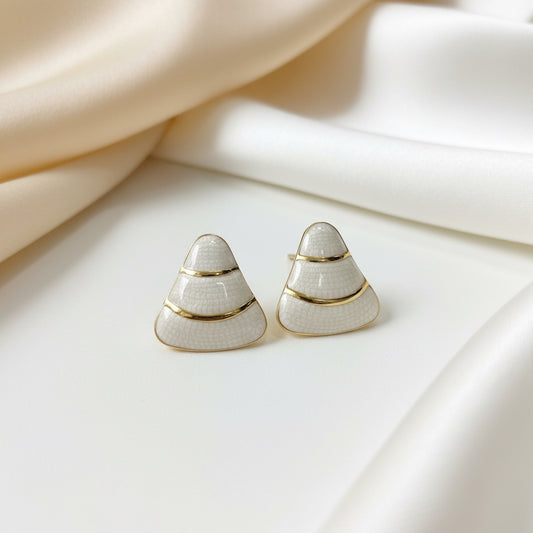 Aretes blancos triangulares #K35