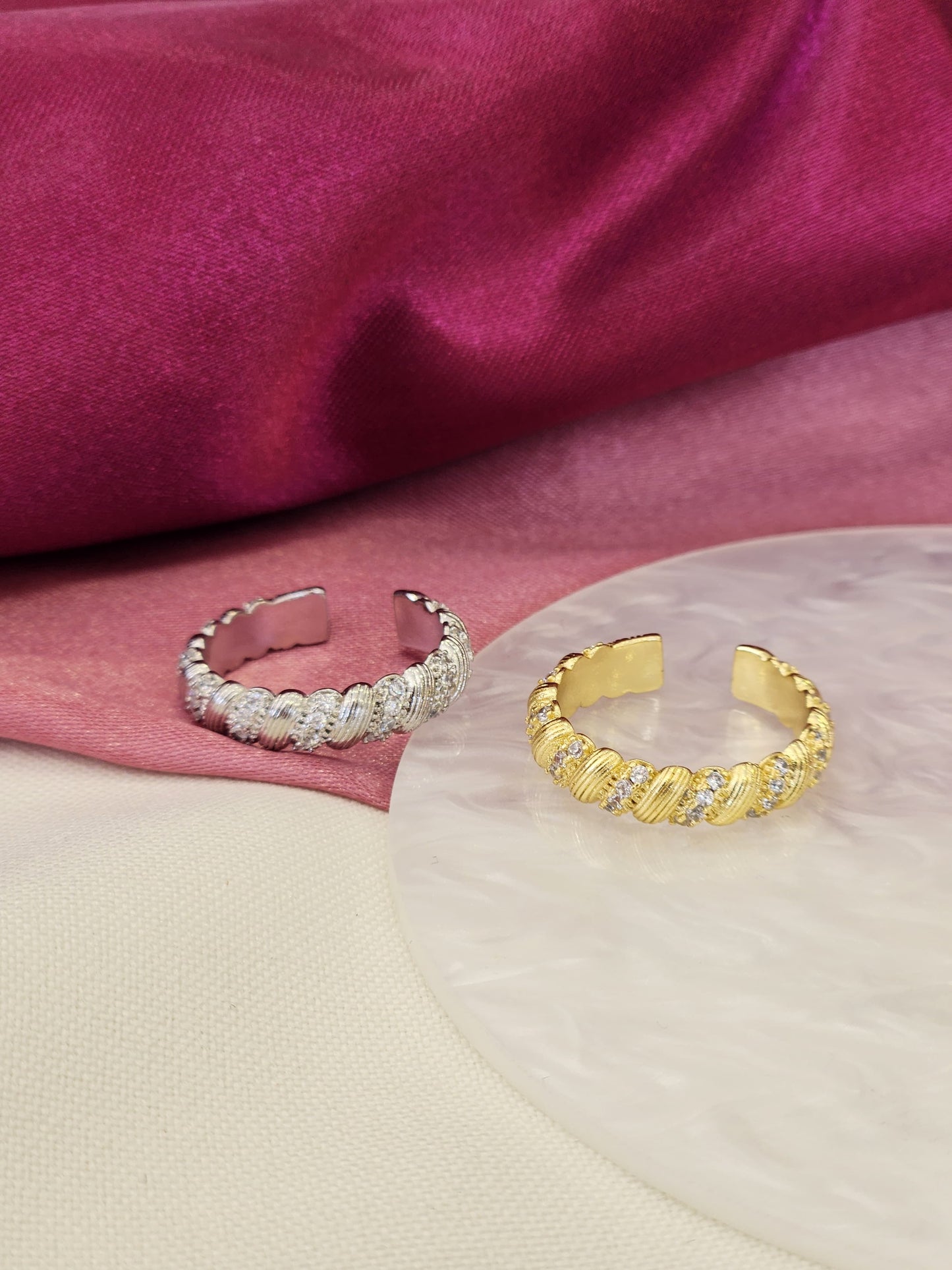 Anillo torsal zirconia con rayas #F4