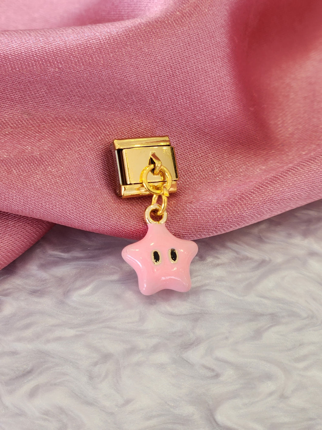 Charm estrella inflada rosa #4