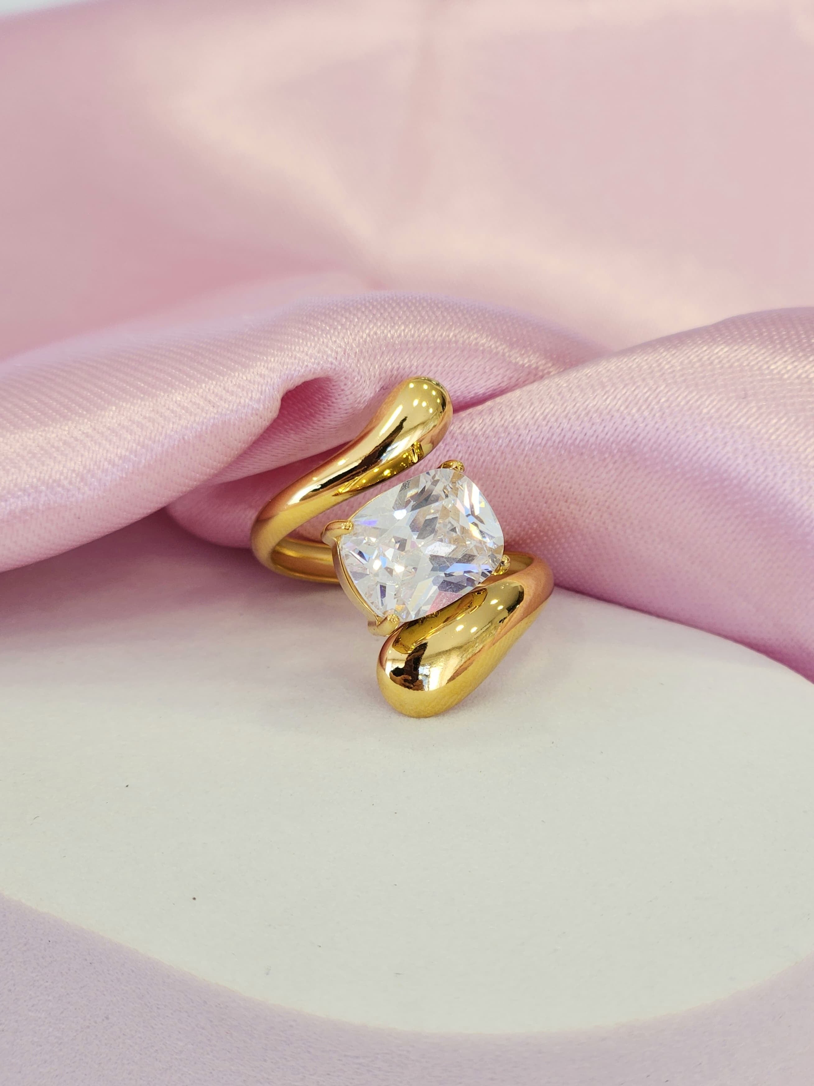 Anillo zirconia entrelazada