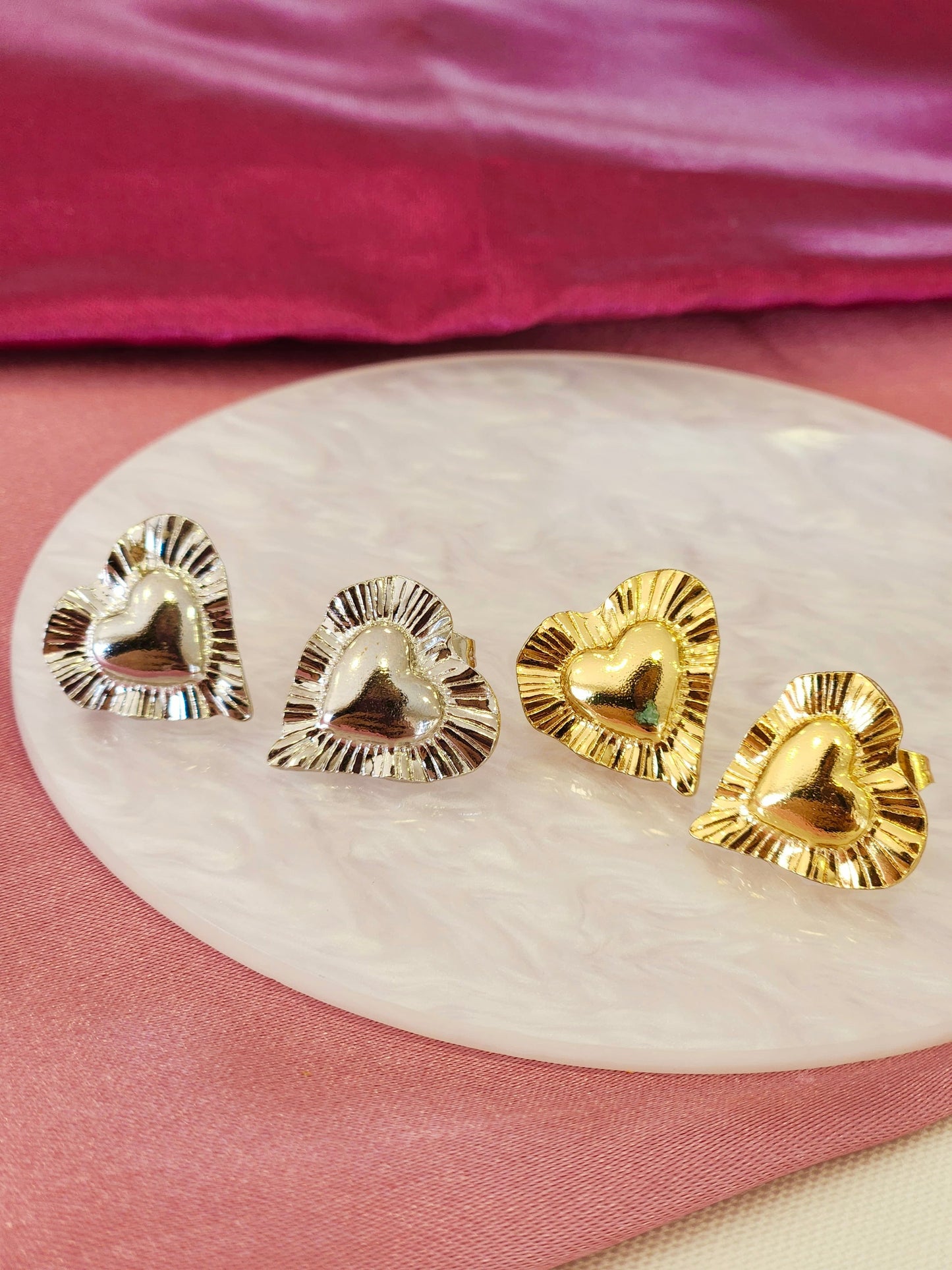 Aretes corazon borde lineas