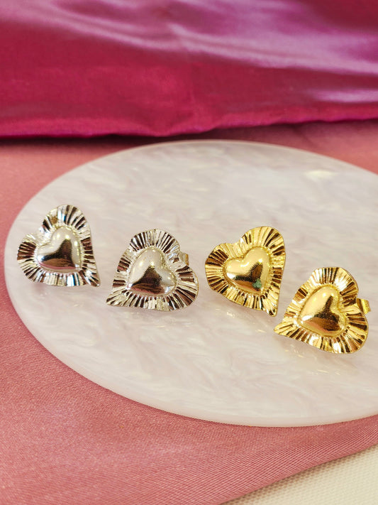 Aretes corazon borde lineas