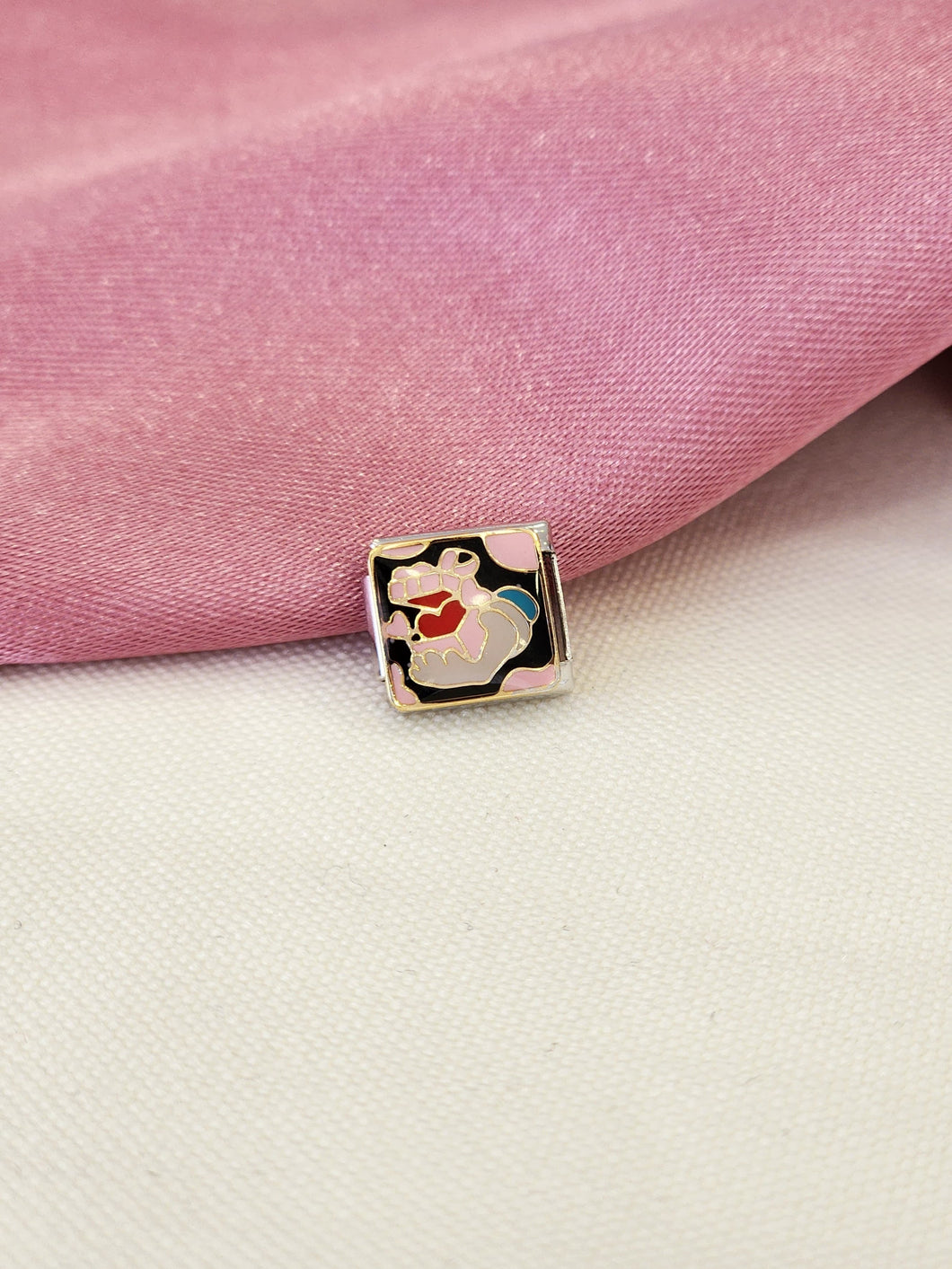 Charm mano caja corazon