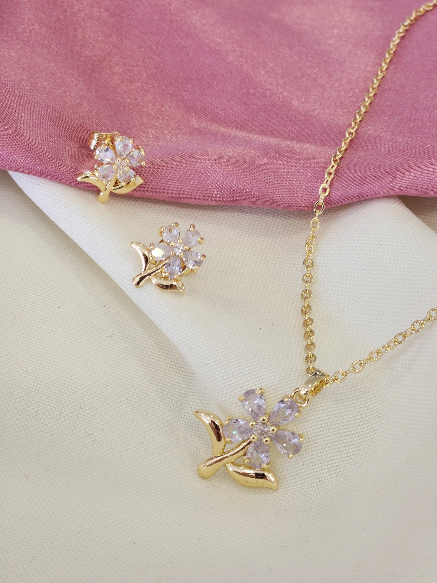Set aretes y collar flor zirconia #B4.9 #K89