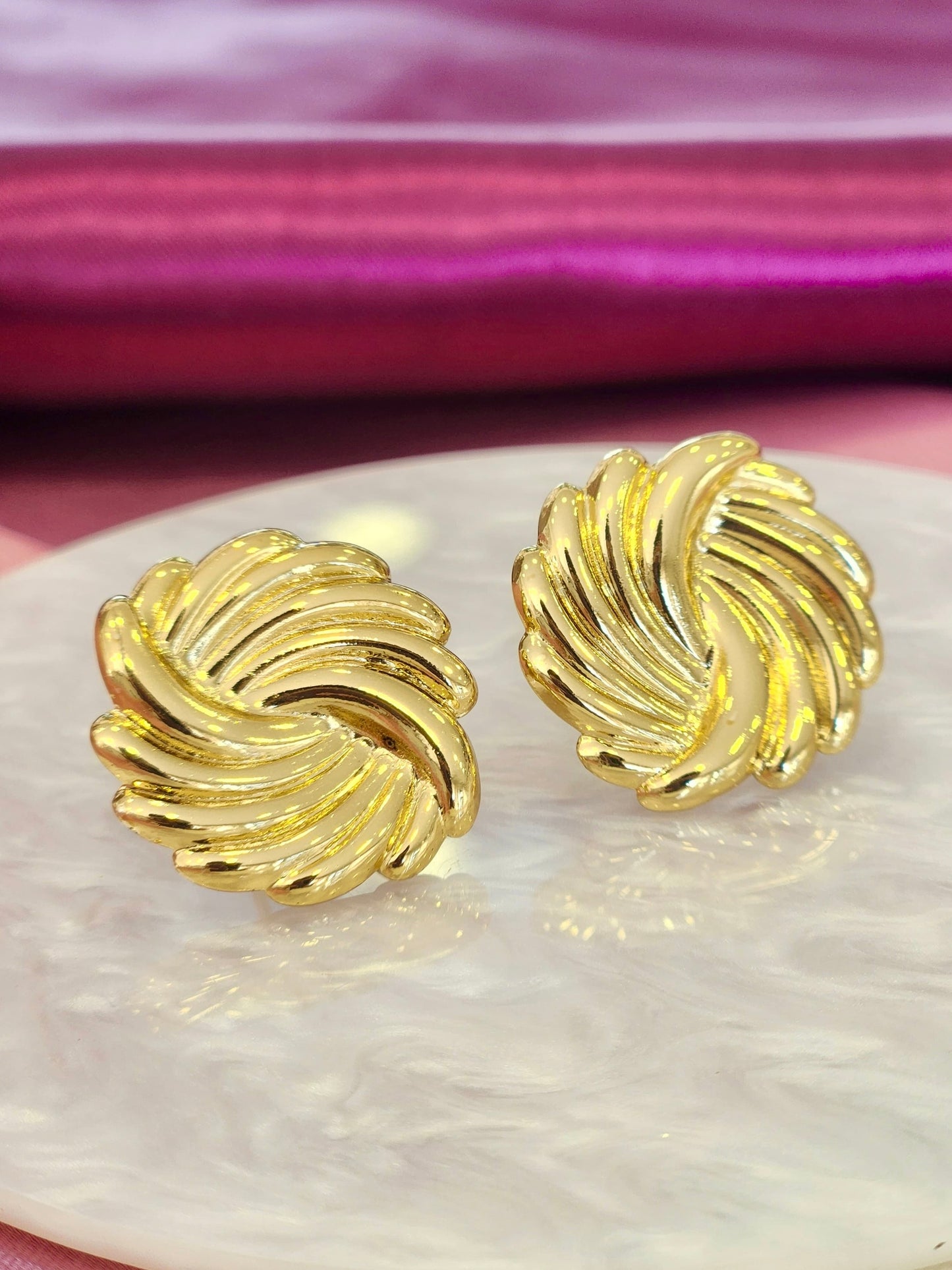 Aretes giratorio rayas