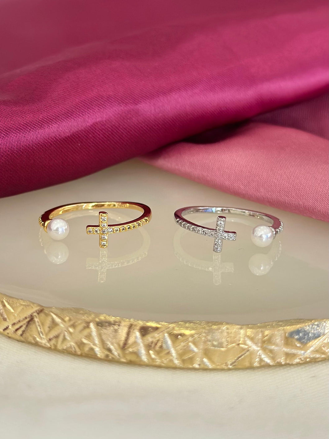 Anillo cruz con perla #2