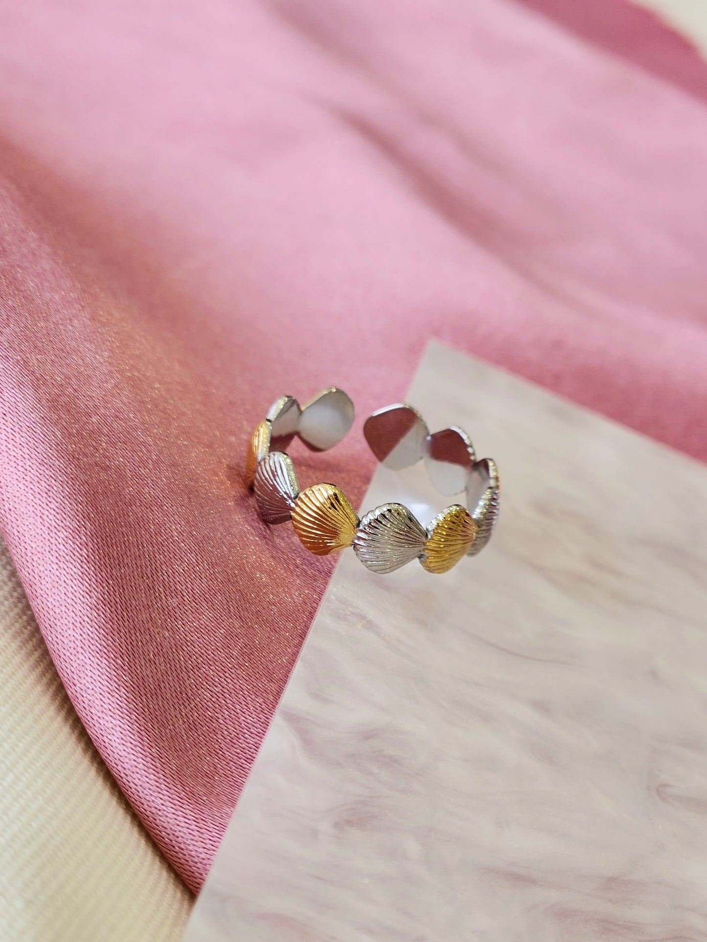 Anillo conchas bicolor #C145
