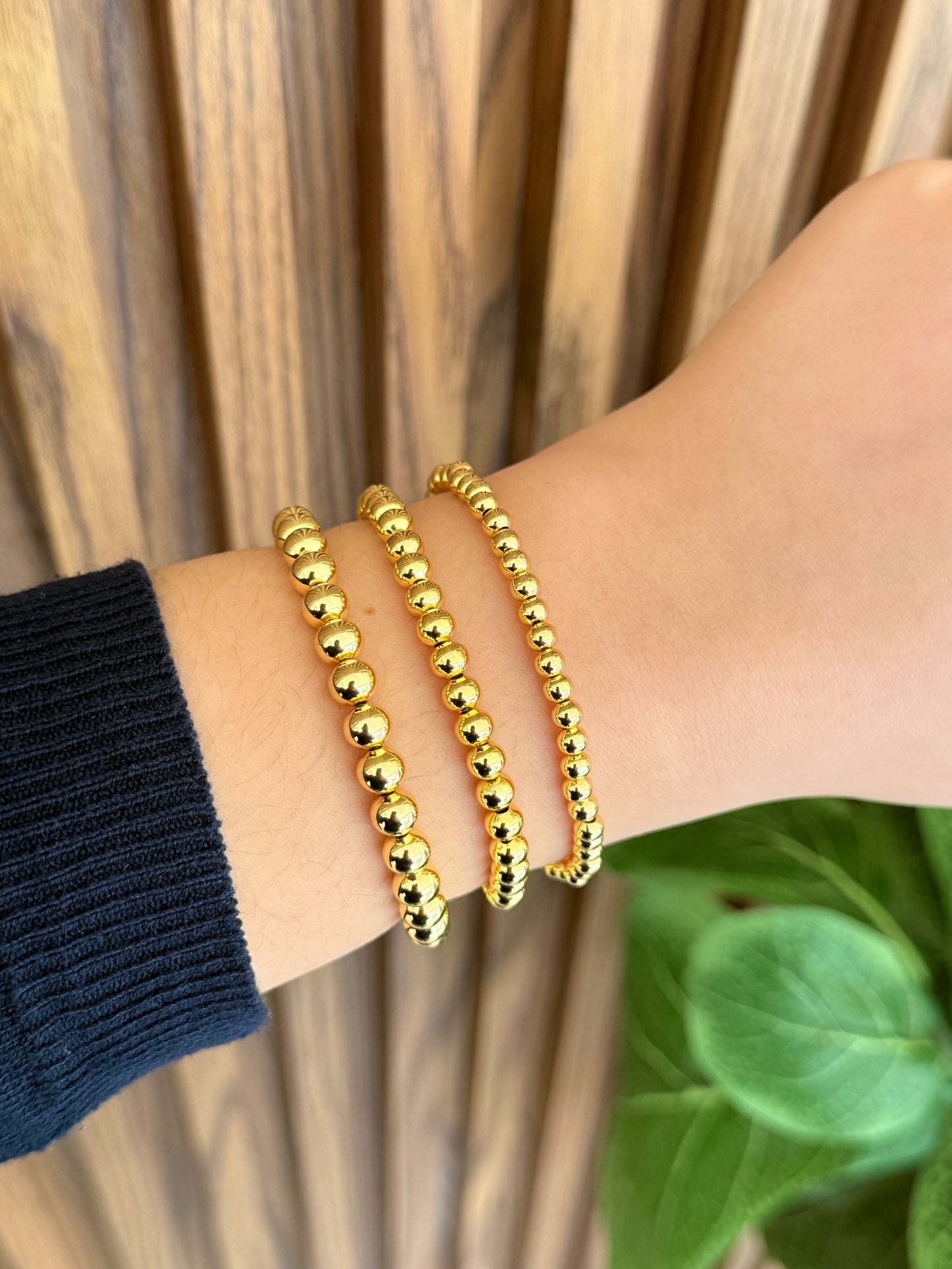 Pulsera balines tamaños dorada