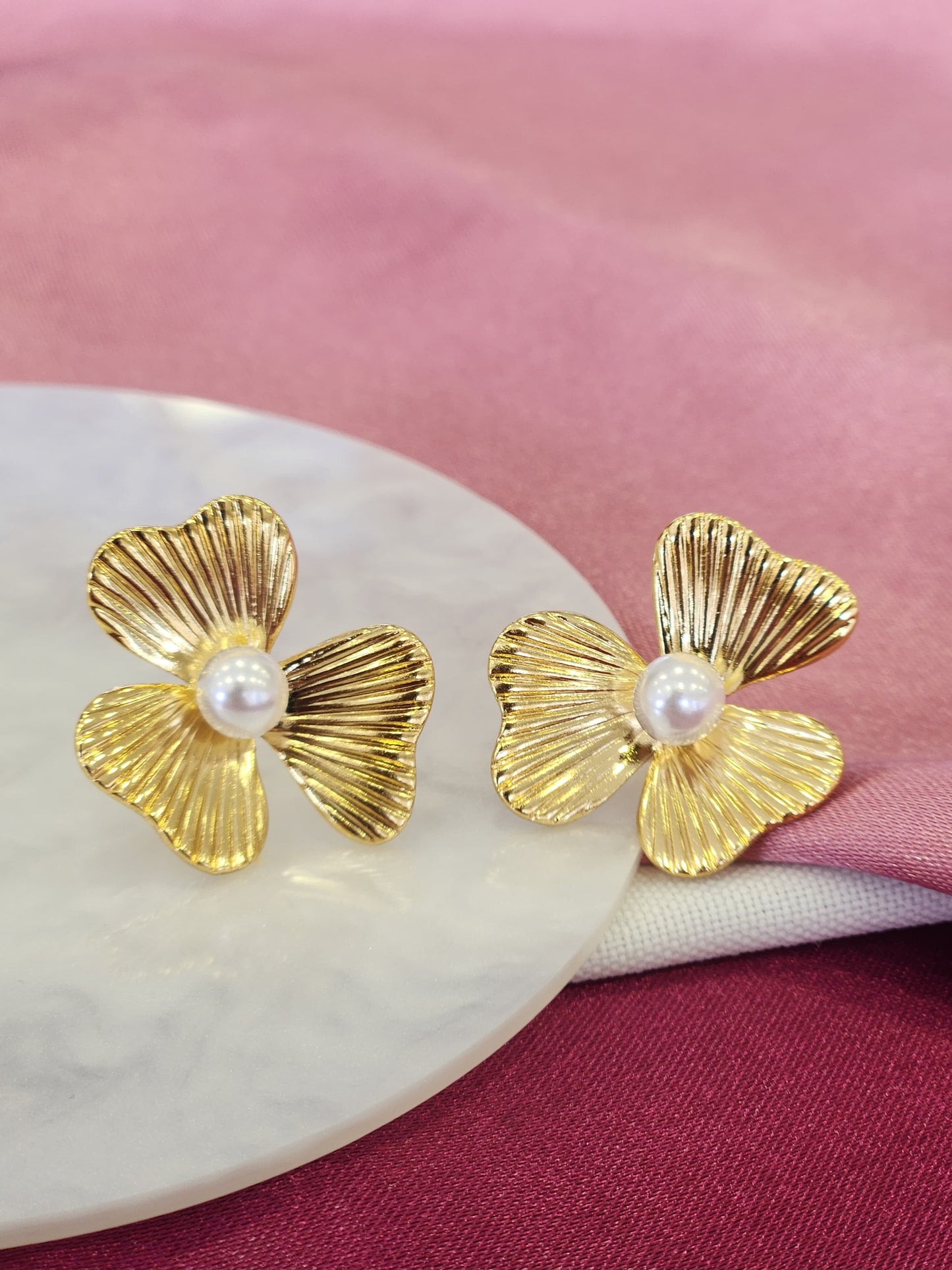 Aretes trebol perla central #F25