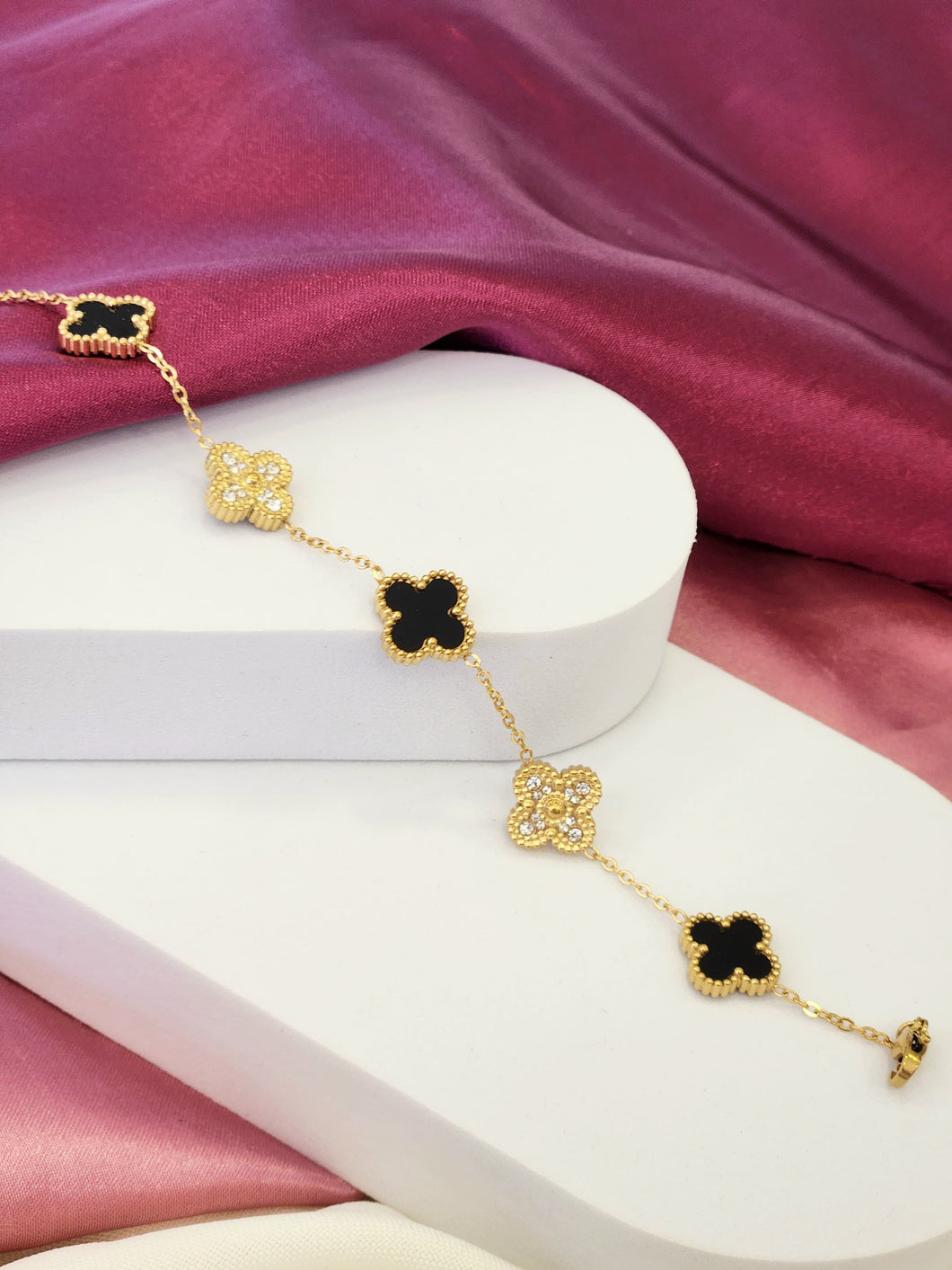 Pulsera trebol negro dorado zirconia #A25