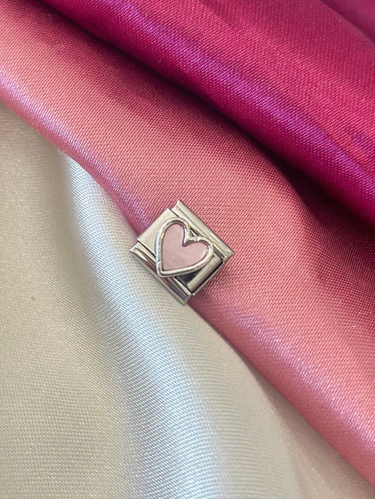 Charm corazon rosa contorno plateado #5