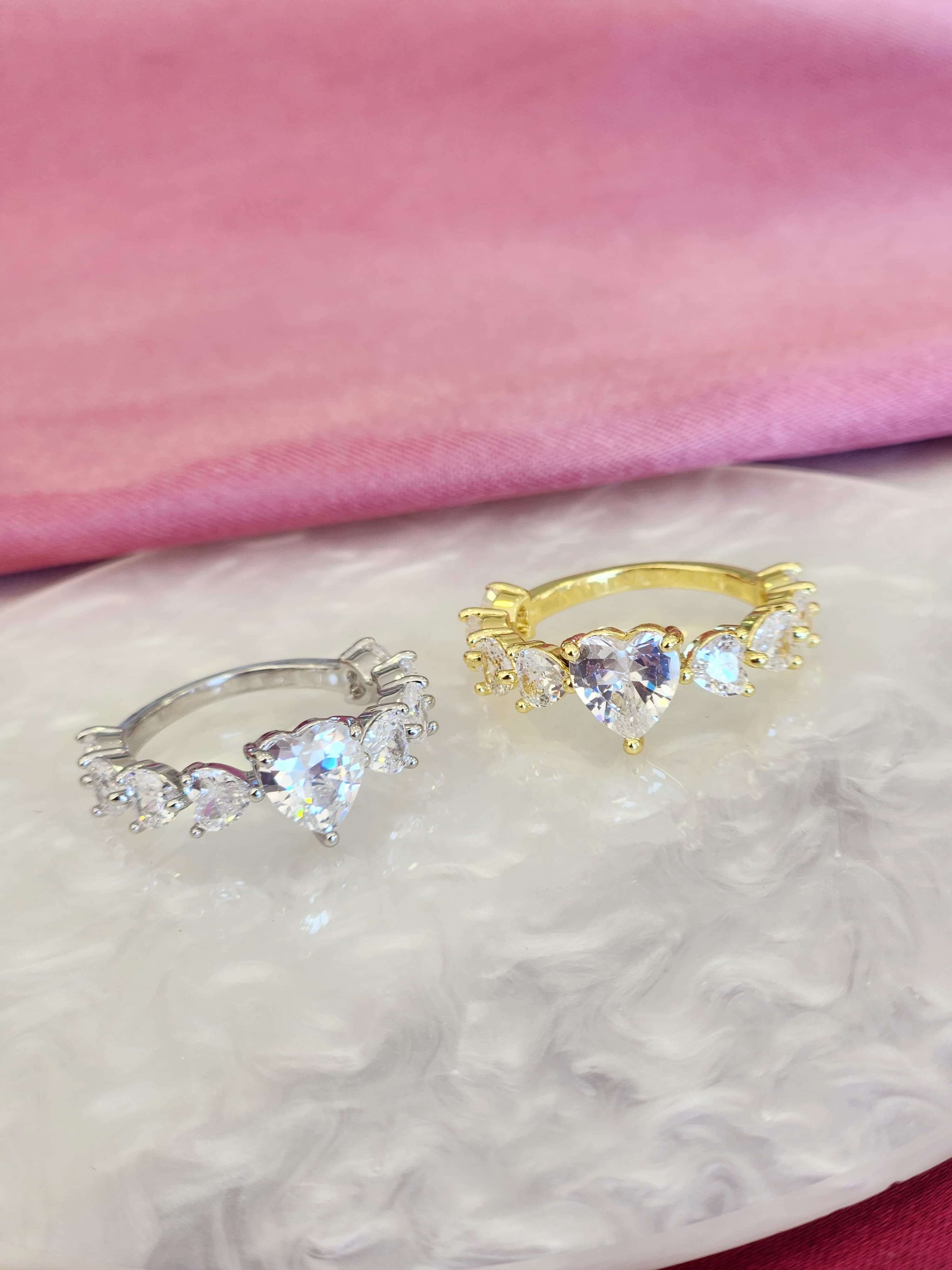 Anillo corazones acostados