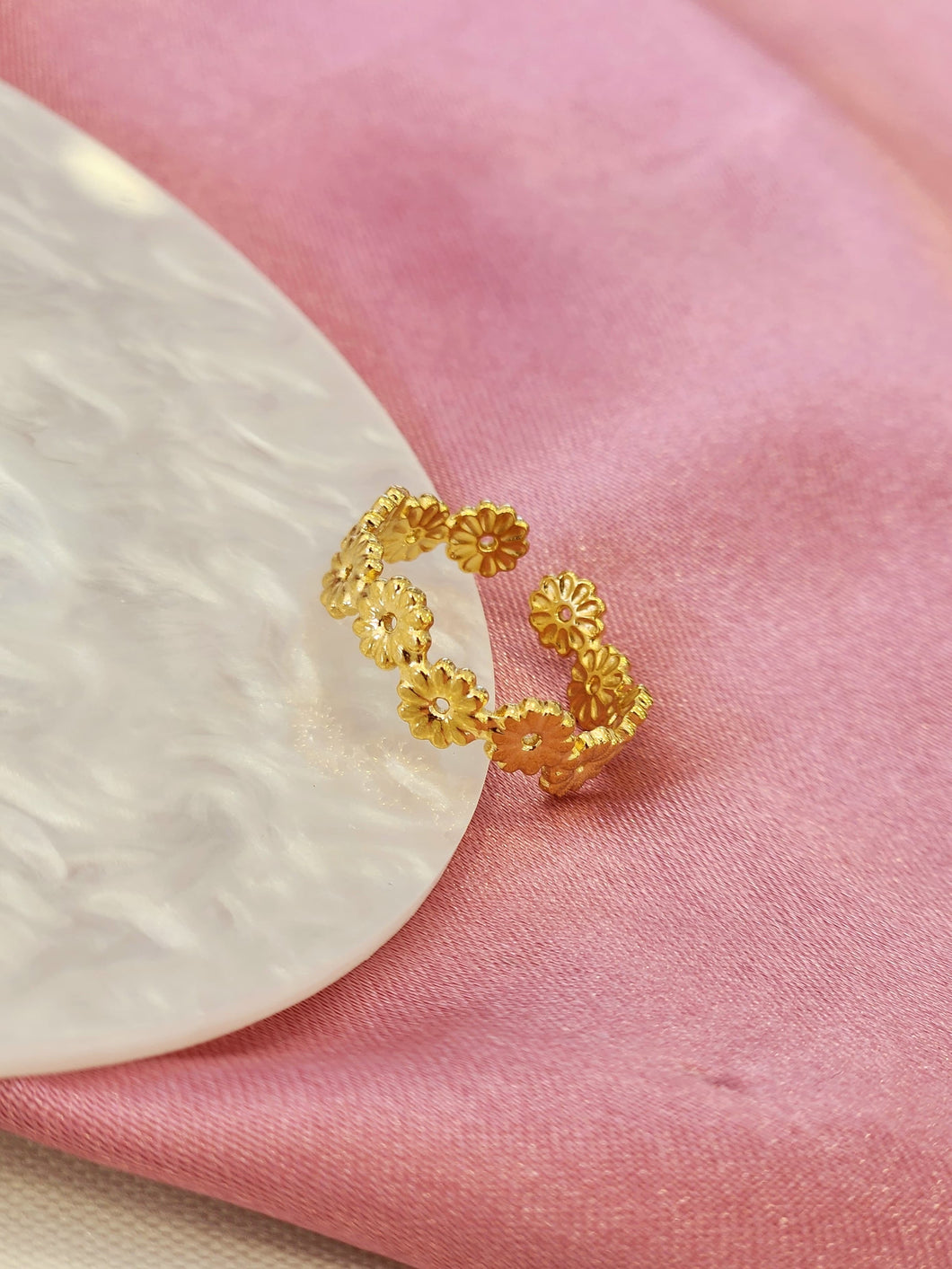 Anillo flores seguidas doradas #22F
